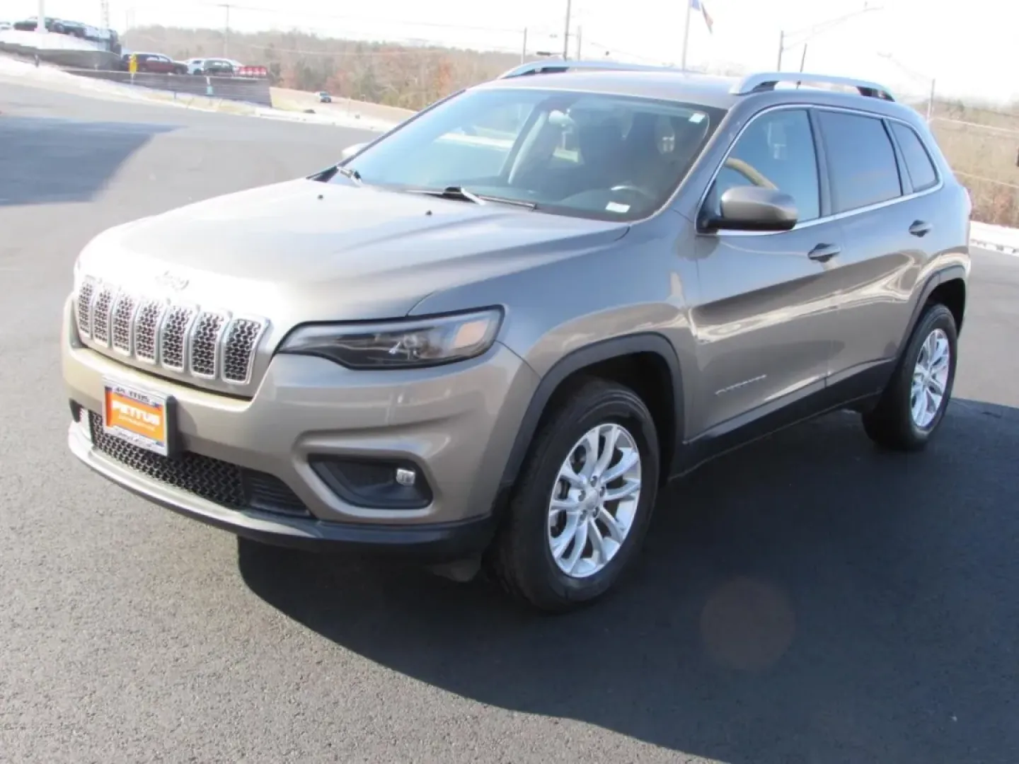 2019 /Black Jeep Cherokee Latitude (1C4PJMCBXKD) with an Other engine, Automatic transmission, located at 12830 Highway 21, De Soto, MO, 63020, (636) 337-7777, 38.153099, -90.573624 - **Adventure Awaits: Discover the 2019 Jeep Cherokee Latitude at Pettus CDJR DeSoto!**<br /> <br /> Are you ready to elevate your weekend getaways and daily commutes? This 2019 Jeep Cherokee Latitude is the perfect companion for those seeking a blend of comfort, capability, and style. Whether you're - Photo#2