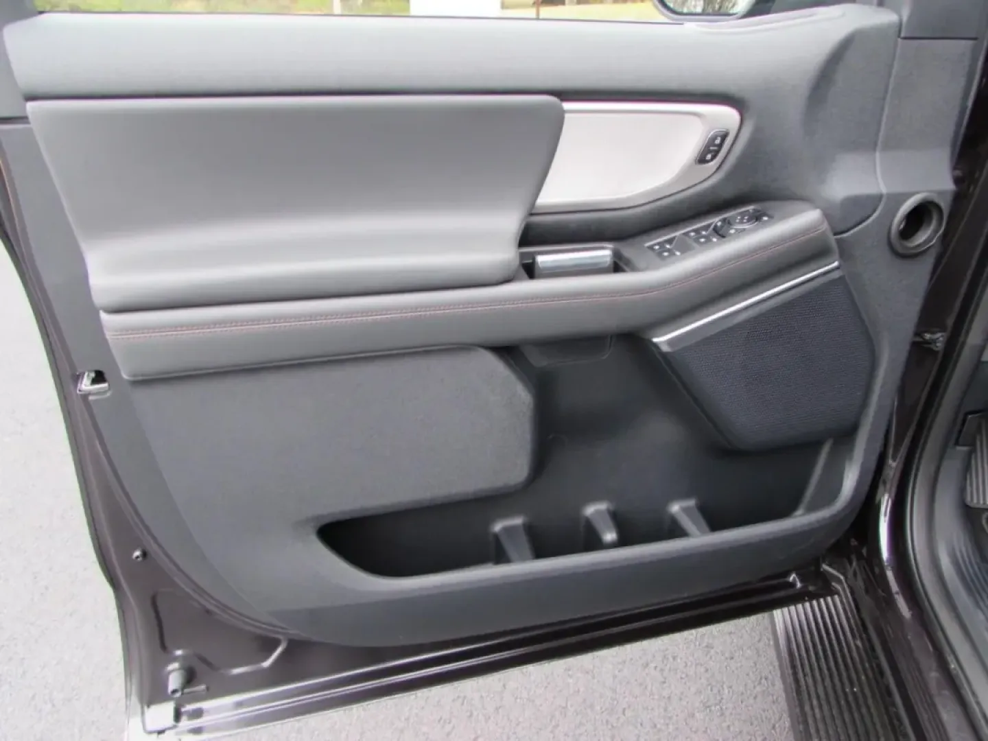 2025 /Dark Gray Ford Expedition Max Active (1FMJK1J85SE) with an 3.5L EcoBoost V6 engine, Automatic transmission, located at 12836 Highway 21, De Soto, MO, 63020, (636) 337-7777, 38.151867, -90.575615 - **Adventure Awaits with the 2025 Ford Expedition Max The Ultimate Family SUV!** <br /> <br /> Are you ready to elevate your family adventures? The 2025 Ford Expedition Max is designed for those who crave space, comfort, and performance. Whether you're navigating the daily commute or embarking on a - Photo#11