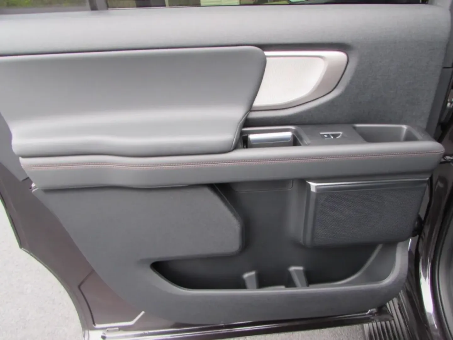 2025 /Dark Gray Ford Expedition Max Active (1FMJK1J85SE) with an 3.5L EcoBoost V6 engine, Automatic transmission, located at 12836 Highway 21, De Soto, MO, 63020, (636) 337-7777, 38.151867, -90.575615 - **Adventure Awaits with the 2025 Ford Expedition Max The Ultimate Family SUV!** <br /> <br /> Are you ready to elevate your family adventures? The 2025 Ford Expedition Max is designed for those who crave space, comfort, and performance. Whether you're navigating the daily commute or embarking on a - Photo#22