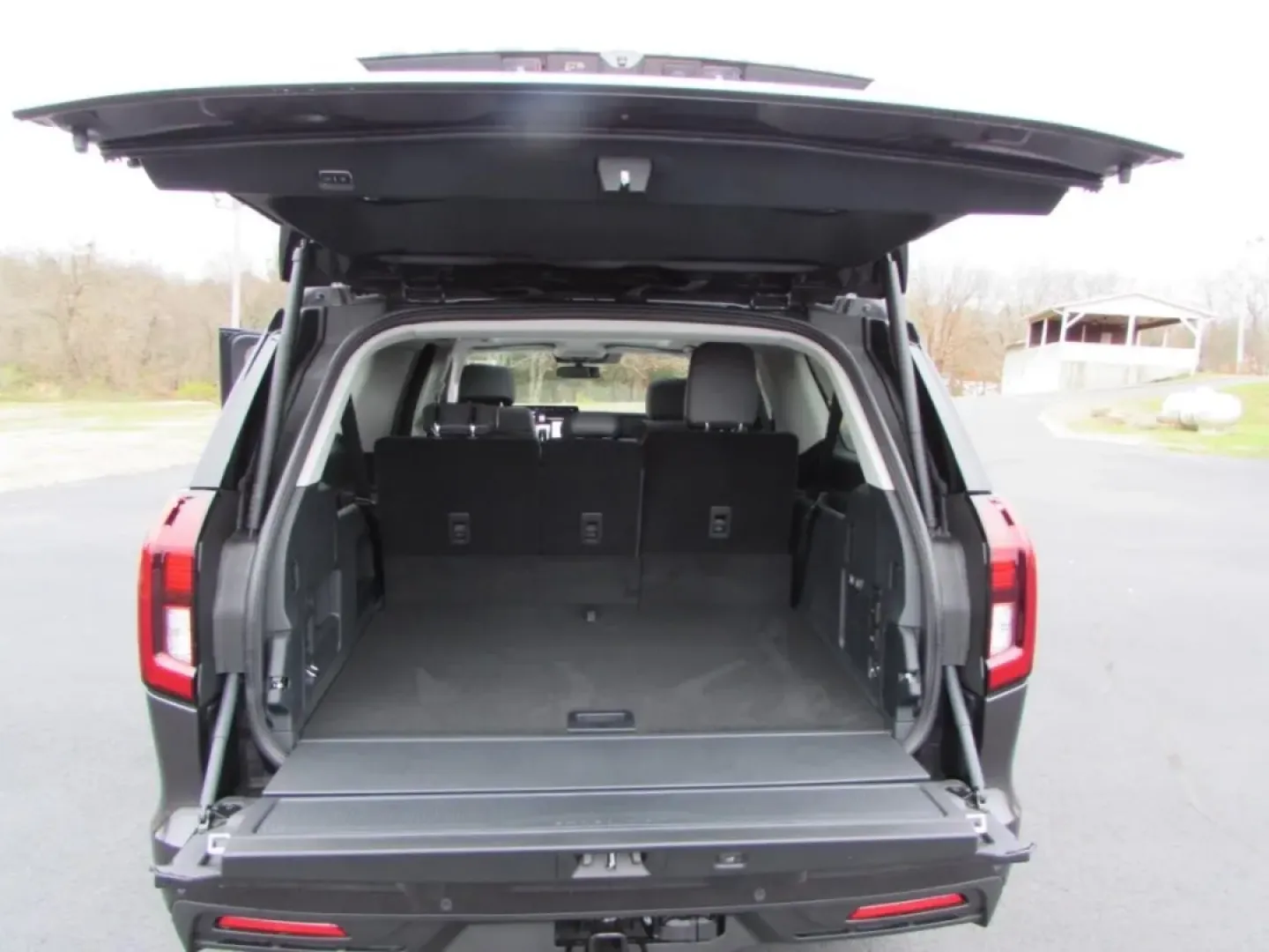 2025 /Dark Gray Ford Expedition Max Active (1FMJK1J85SE) with an 3.5L EcoBoost V6 engine, Automatic transmission, located at 12836 Highway 21, De Soto, MO, 63020, (636) 337-7777, 38.151867, -90.575615 - **Adventure Awaits with the 2025 Ford Expedition Max The Ultimate Family SUV!** <br /> <br /> Are you ready to elevate your family adventures? The 2025 Ford Expedition Max is designed for those who crave space, comfort, and performance. Whether you're navigating the daily commute or embarking on a - Photo#30