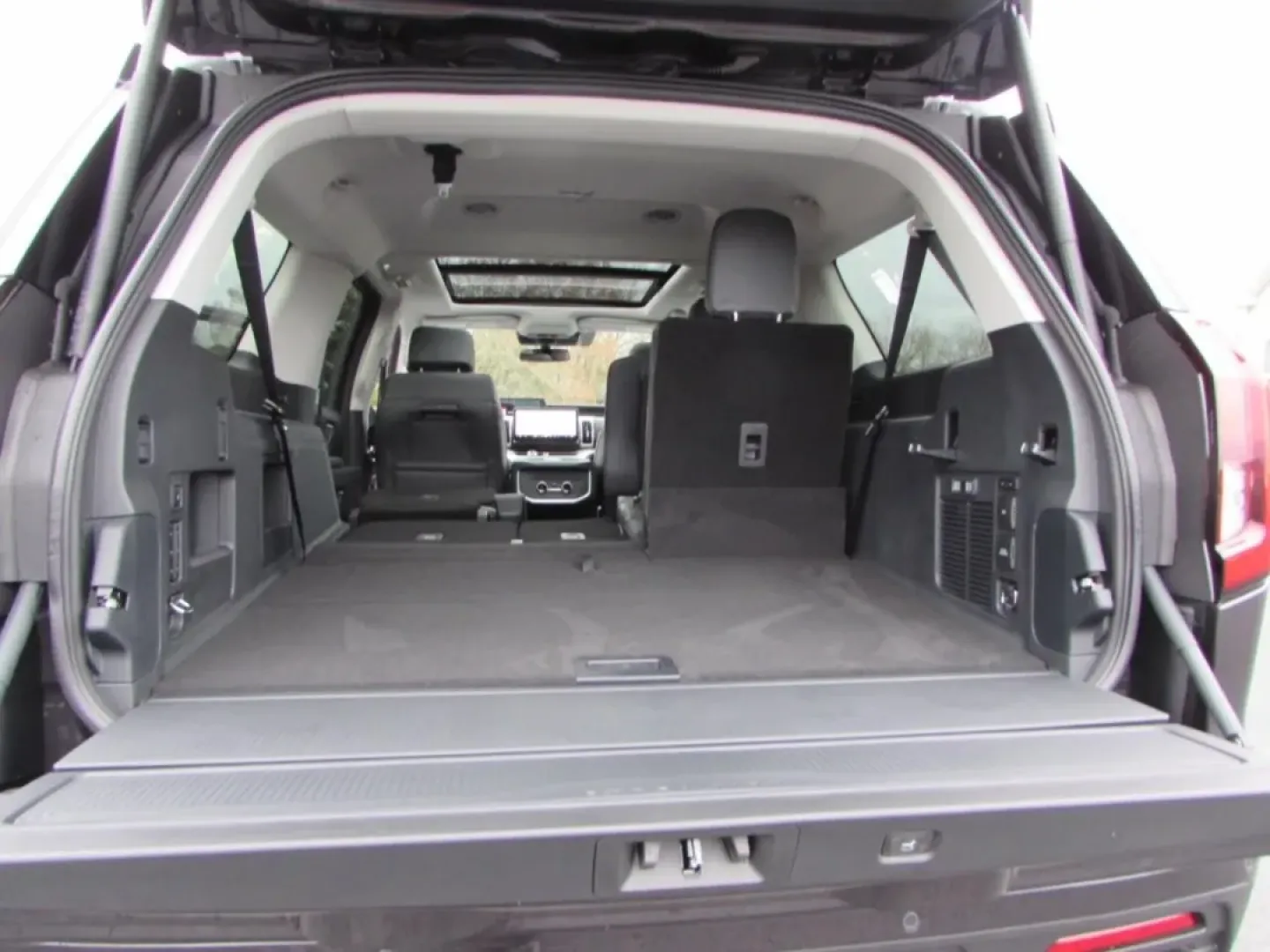 2025 /Dark Gray Ford Expedition Max Active (1FMJK1J85SE) with an 3.5L EcoBoost V6 engine, Automatic transmission, located at 12836 Highway 21, De Soto, MO, 63020, (636) 337-7777, 38.151867, -90.575615 - **Adventure Awaits with the 2025 Ford Expedition Max The Ultimate Family SUV!** <br /> <br /> Are you ready to elevate your family adventures? The 2025 Ford Expedition Max is designed for those who crave space, comfort, and performance. Whether you're navigating the daily commute or embarking on a - Photo#32