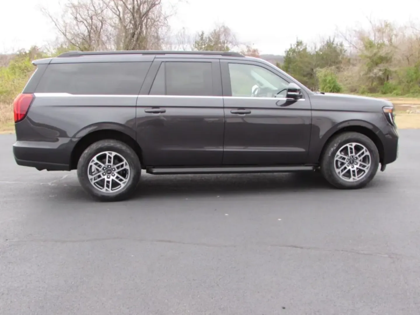 2025 /Dark Gray Ford Expedition Max Active (1FMJK1J85SE) with an 3.5L EcoBoost V6 engine, Automatic transmission, located at 12836 Highway 21, De Soto, MO, 63020, (636) 337-7777, 38.151867, -90.575615 - **Adventure Awaits with the 2025 Ford Expedition Max The Ultimate Family SUV!** <br /> <br /> Are you ready to elevate your family adventures? The 2025 Ford Expedition Max is designed for those who crave space, comfort, and performance. Whether you're navigating the daily commute or embarking on a - Photo#7