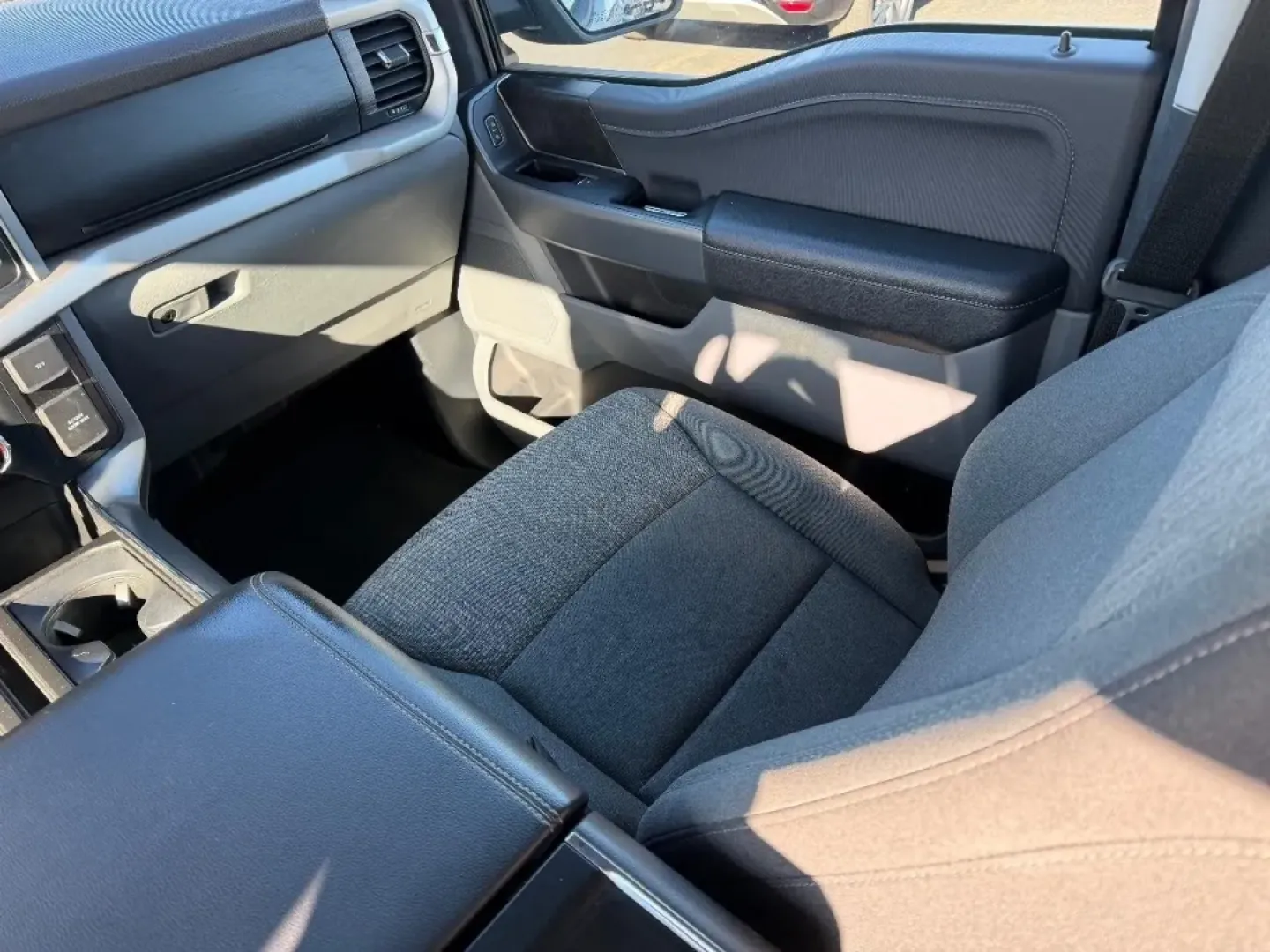 2021 /Black/Medium Dark Slate Cloth Ford F-150 XLT (1FTEW1EP6MK) with an 2.7L V6 engine, located at 970 Woodlawn Dr., Farmington, MO, 63640, (573) 431-7800, 37.825642, -90.468674 - **Experience Adventure with the 2021 Ford F-150 at Pettus CDJR Farmington!**<br /> <br /> Are you ready to take on the open road or tackle those weekend projects with confidence? The 2021 Ford F-150 is the perfect companion for those who crave adventure and practicality, making it an ideal choice fo - Photo#15