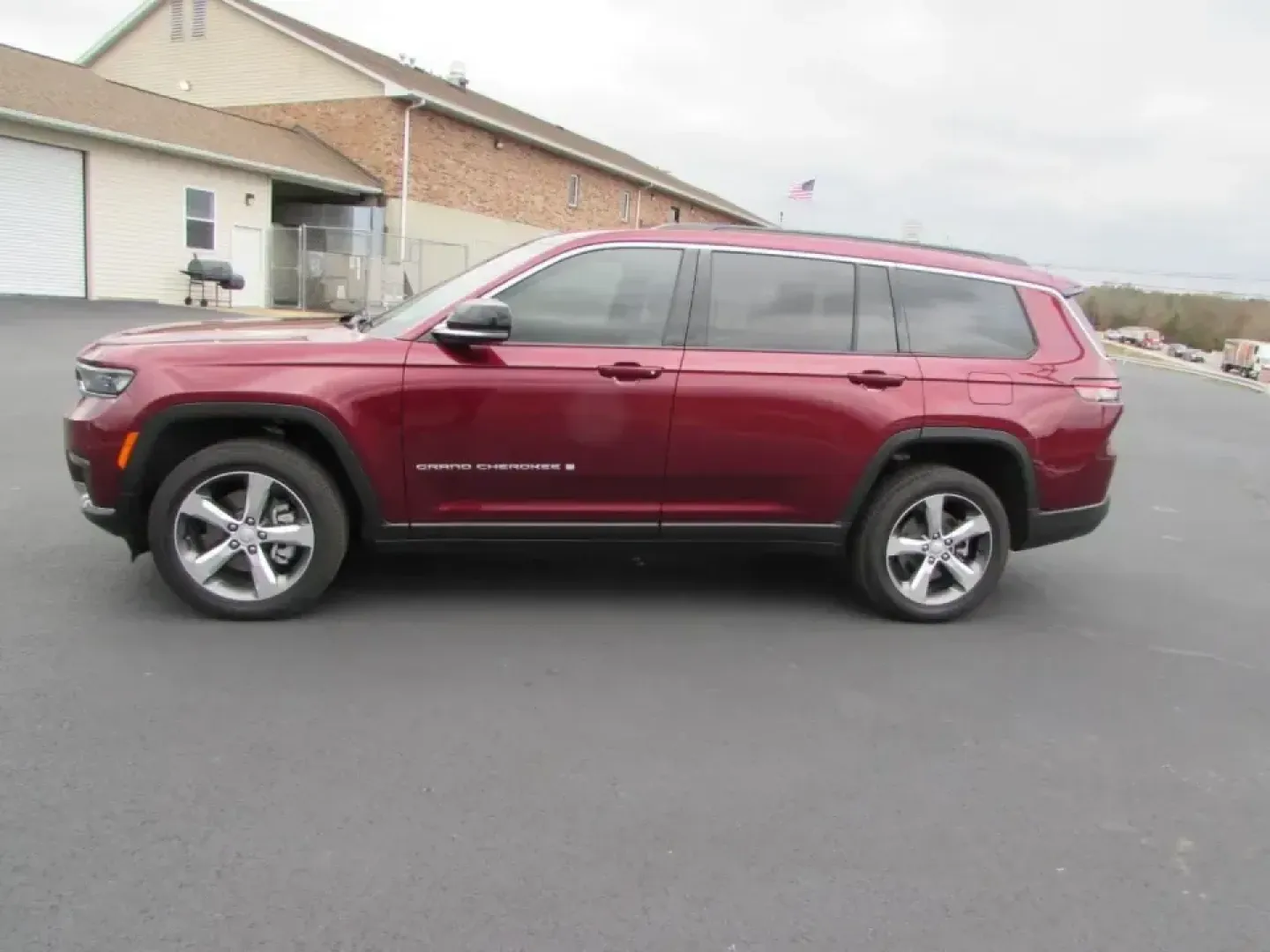 2024 /Global Black Jeep Grand Cherokee Limited (1C4RJKBG4R8) with an 3.6L V6 DOHC 24V engine, 8A transmission, located at 12830 Highway 21, De Soto, MO, 63020, (636) 337-7777, 38.153099, -90.573624 - **Unleash Your Adventure with the 2024 Jeep Grand Cherokee Limited Perfect for Your Next Journey!**<br /> <br /> Are you ready to elevate your weekend adventures or daily commutes? The 2024 Jeep Grand Cherokee Limited is the vehicle that fits seamlessly into your lifestyle! With its robust capabili - Photo#3