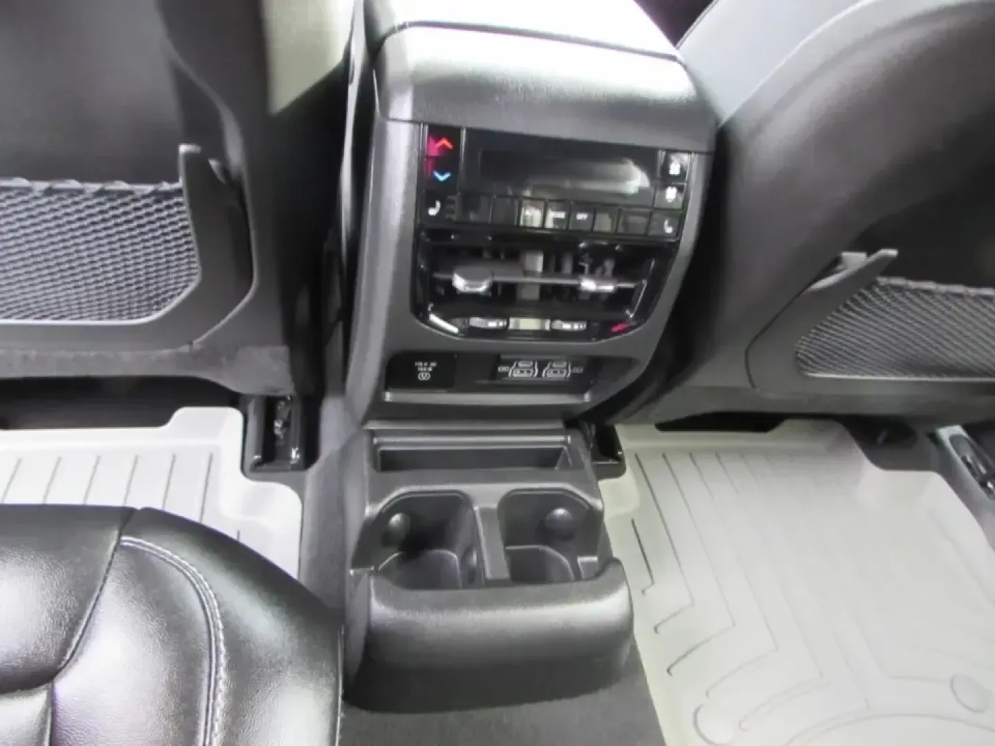2024 /Global Black Jeep Grand Cherokee Limited (1C4RJKBG4R8) with an 3.6L V6 DOHC 24V engine, 8A transmission, located at 12830 Highway 21, De Soto, MO, 63020, (636) 337-7777, 38.153099, -90.573624 - **Unleash Your Adventure with the 2024 Jeep Grand Cherokee Limited Perfect for Your Next Journey!**<br /> <br /> Are you ready to elevate your weekend adventures or daily commutes? The 2024 Jeep Grand Cherokee Limited is the vehicle that fits seamlessly into your lifestyle! With its robust capabili - Photo#25