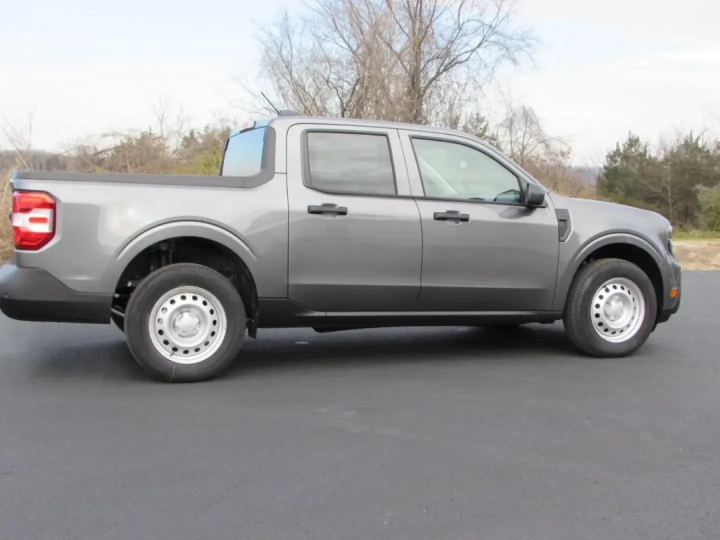 2025 /Black Onyx/Dark Slate Ford Maverick XL (3FTTW8BA3SR) with an 2.0L engine, located at 12836 Highway 21, De Soto, MO, 63020, (636) 337-7777, 38.151867, -90.575615 - **Elevate Your Lifestyle with the 2025 Ford Maverick XL Perfect for Every Adventure!**<br /> <br /> Are you ready to take on new adventures while enjoying the comfort and versatility of a pickup truck? The 2025 Ford Maverick XL is here to redefine your driving experience. Whether you're a weekend w - Photo#7