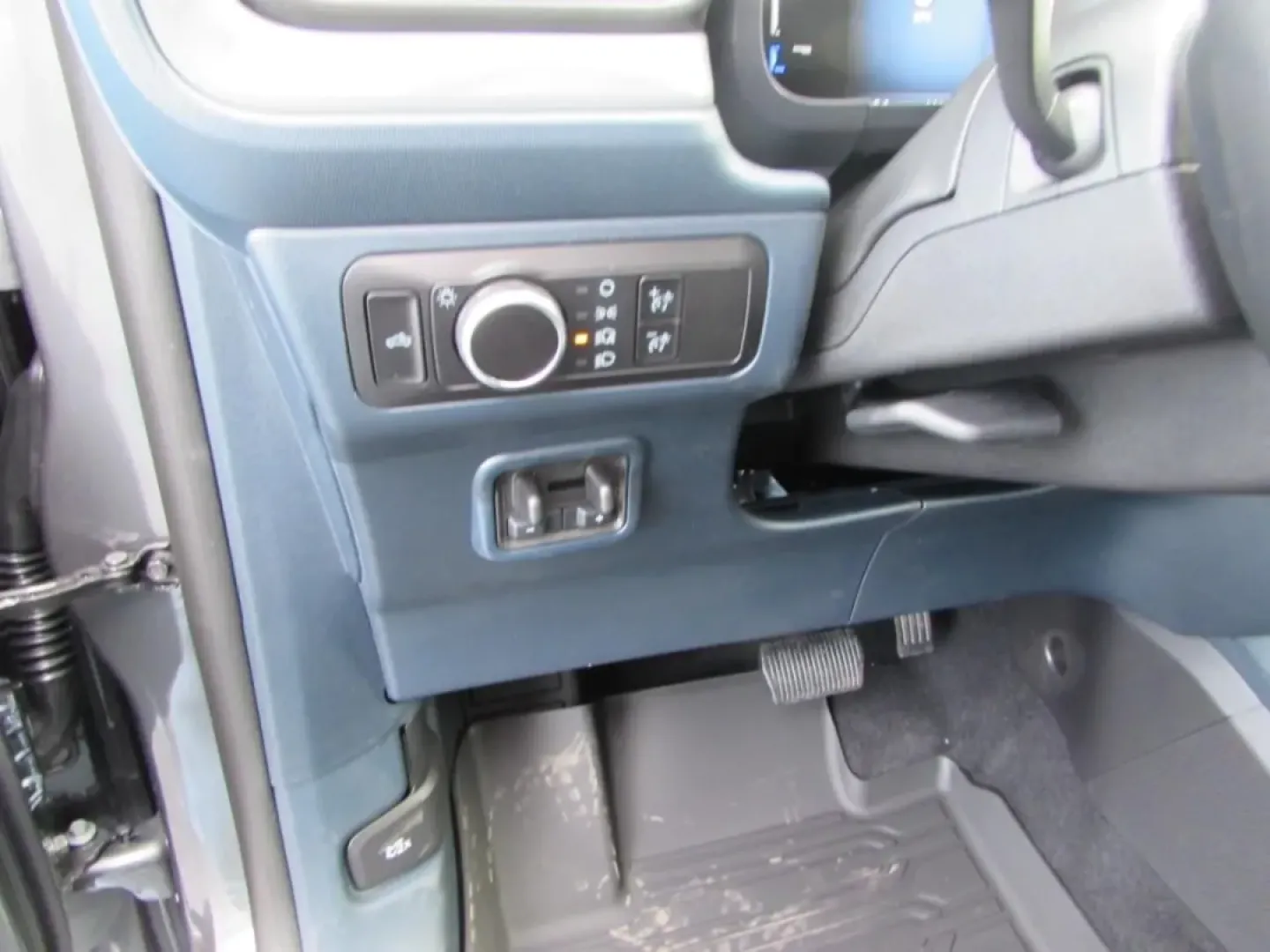 2025 /Black Onyx/Dark Slate Ford Maverick XL (3FTTW8BA3SR) with an 2.0L engine, located at 12836 Highway 21, De Soto, MO, 63020, (636) 337-7777, 38.151867, -90.575615 - **Elevate Your Lifestyle with the 2025 Ford Maverick XL Perfect for Every Adventure!**<br /> <br /> Are you ready to take on new adventures while enjoying the comfort and versatility of a pickup truck? The 2025 Ford Maverick XL is here to redefine your driving experience. Whether you're a weekend w - Photo#16