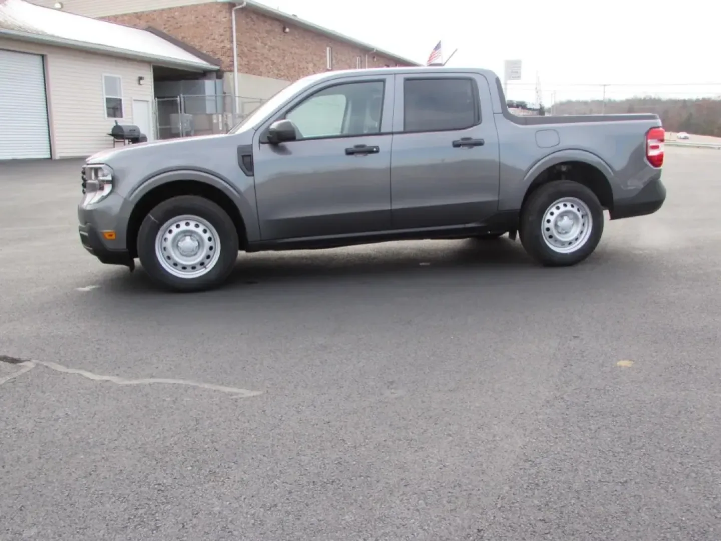 2025 /Black Onyx/Dark Slate Ford Maverick XL (3FTTW8BA3SR) with an 2.0L engine, located at 12836 Highway 21, De Soto, MO, 63020, (636) 337-7777, 38.151867, -90.575615 - **Elevate Your Lifestyle with the 2025 Ford Maverick XL Perfect for Every Adventure!**<br /> <br /> Are you ready to take on new adventures while enjoying the comfort and versatility of a pickup truck? The 2025 Ford Maverick XL is here to redefine your driving experience. Whether you're a weekend w - Photo#3