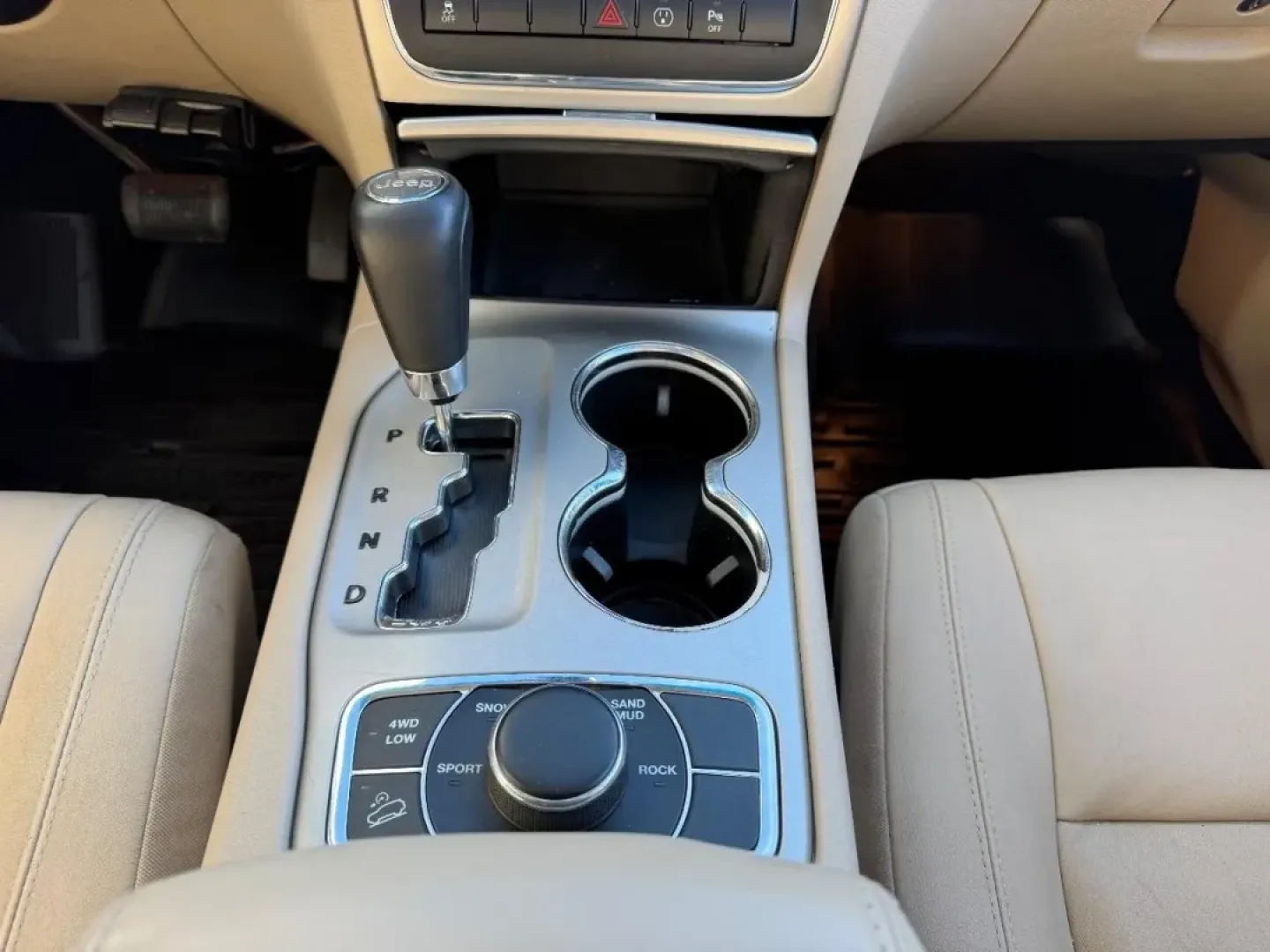 2013 /Black/Light Frost Beige Leather Jeep Grand Cherokee Limited (1C4RJFBG3DC) with an 3.6L VVT V6 flex fuel engine, located at 141 Commercial Dr, Fredericktown, MO, 63645, (573) 783-6432, 37.570087, -90.320648 - **Adventure Awaits with This 2013 Jeep Grand Cherokee Limited The Perfect Companion for Your Next Journey!**<br /> <br /> Are you ready to elevate your driving experience? This 2013 Jeep Grand Cherokee Limited is not just a vehicle; it's an invitation to explore. Whether you're embarking on weekend - Photo#18