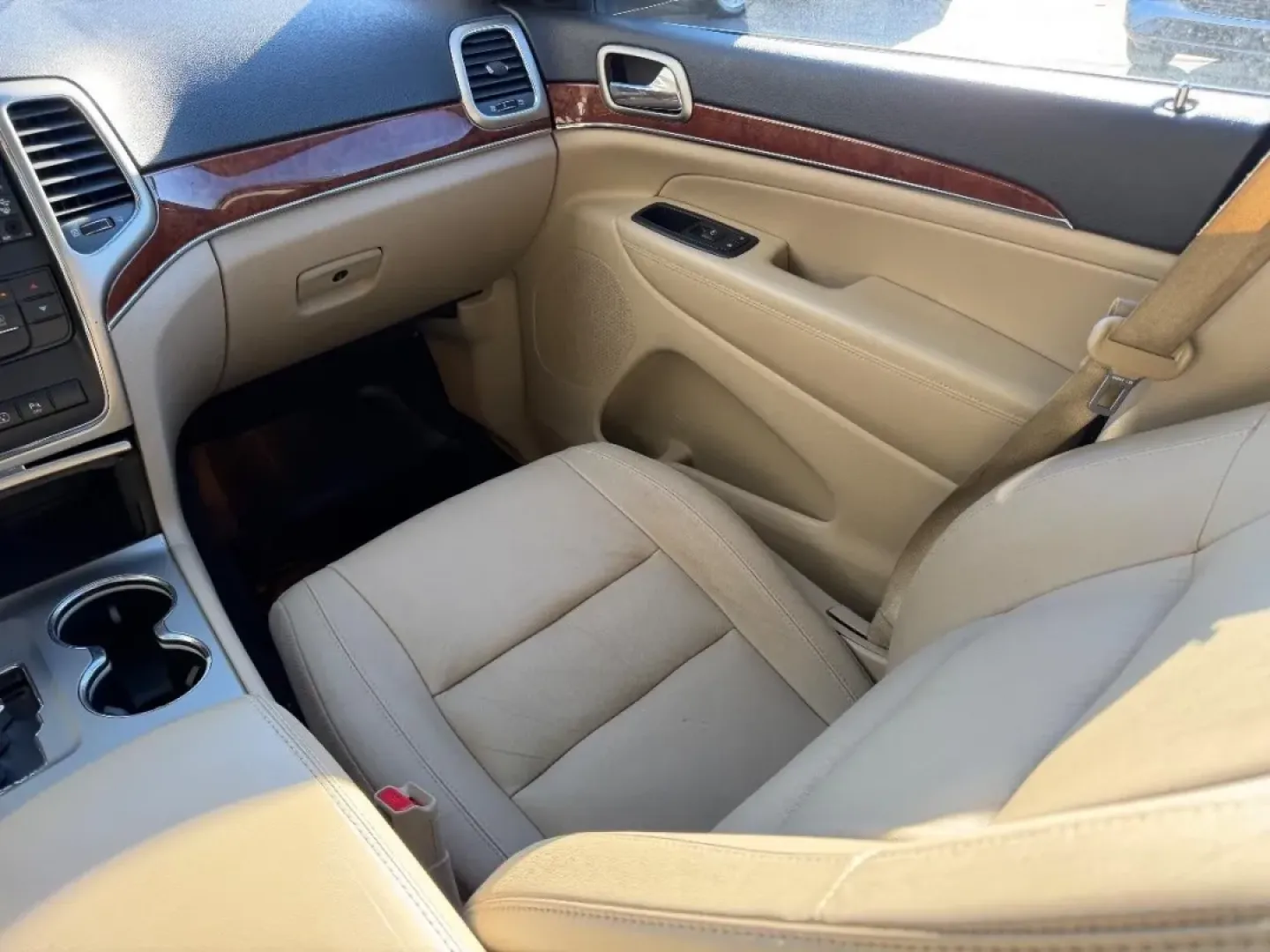 2013 /Black/Light Frost Beige Leather Jeep Grand Cherokee Limited (1C4RJFBG3DC) with an 3.6L VVT V6 flex fuel engine, located at 141 Commercial Dr, Fredericktown, MO, 63645, (573) 783-6432, 37.570087, -90.320648 - **Adventure Awaits with This 2013 Jeep Grand Cherokee Limited The Perfect Companion for Your Next Journey!**<br /> <br /> Are you ready to elevate your driving experience? This 2013 Jeep Grand Cherokee Limited is not just a vehicle; it's an invitation to explore. Whether you're embarking on weekend - Photo#19