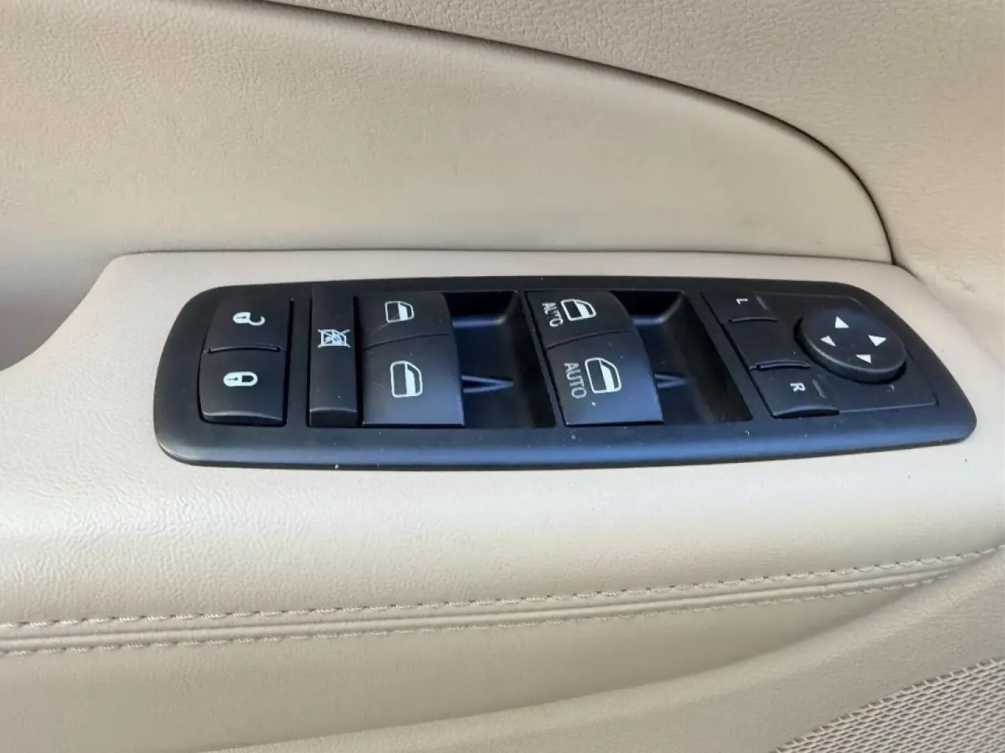 2013 /Black/Light Frost Beige Leather Jeep Grand Cherokee Limited (1C4RJFBG3DC) with an 3.6L VVT V6 flex fuel engine, located at 141 Commercial Dr, Fredericktown, MO, 63645, (573) 783-6432, 37.570087, -90.320648 - **Adventure Awaits with This 2013 Jeep Grand Cherokee Limited The Perfect Companion for Your Next Journey!**<br /> <br /> Are you ready to elevate your driving experience? This 2013 Jeep Grand Cherokee Limited is not just a vehicle; it's an invitation to explore. Whether you're embarking on weekend - Photo#20