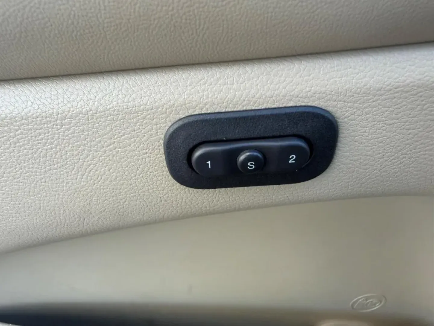 2013 /Black/Light Frost Beige Leather Jeep Grand Cherokee Limited (1C4RJFBG3DC) with an 3.6L VVT V6 flex fuel engine, located at 141 Commercial Dr, Fredericktown, MO, 63645, (573) 783-6432, 37.570087, -90.320648 - **Adventure Awaits with This 2013 Jeep Grand Cherokee Limited The Perfect Companion for Your Next Journey!**<br /> <br /> Are you ready to elevate your driving experience? This 2013 Jeep Grand Cherokee Limited is not just a vehicle; it's an invitation to explore. Whether you're embarking on weekend - Photo#21