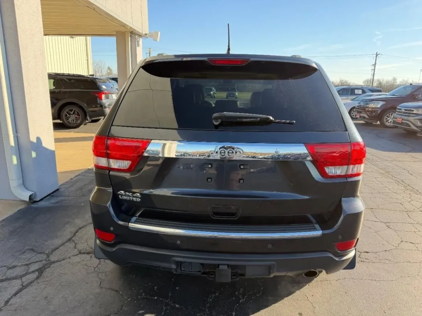 2013 /Black/Light Frost Beige Leather Jeep Grand Cherokee Limited (1C4RJFBG3DC) with an 3.6L VVT V6 flex fuel engine, located at 141 Commercial Dr, Fredericktown, MO, 63645, (573) 783-6432, 37.570087, -90.320648 - **Adventure Awaits with This 2013 Jeep Grand Cherokee Limited The Perfect Companion for Your Next Journey!**<br /> <br /> Are you ready to elevate your driving experience? This 2013 Jeep Grand Cherokee Limited is not just a vehicle; it's an invitation to explore. Whether you're embarking on weekend - Photo#3
