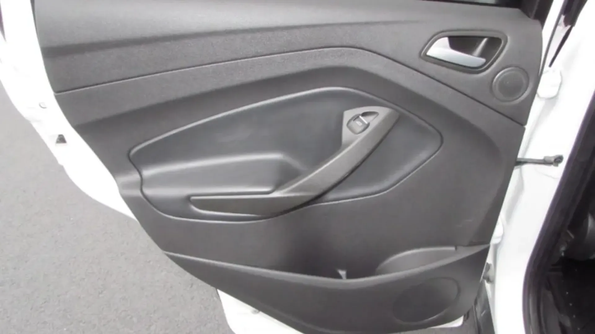 2019 /Charcoal Black Ford Escape Titanium (1FMCU0J95KU) with an Other engine, Automatic transmission, located at 12836 Highway 21, De Soto, MO, 63020, (636) 337-7777, 38.151867, -90.575615 - **Discover Endless Adventures with the 2019 Ford Escape Titanium at Pettus Ford De Soto!**<br /> <br /> Are you ready to elevate your daily commute or embark on spontaneous weekend getaways? The 2019 Ford Escape Titanium is the perfect blend of style, comfort, and performance, designed for those who - Photo#20