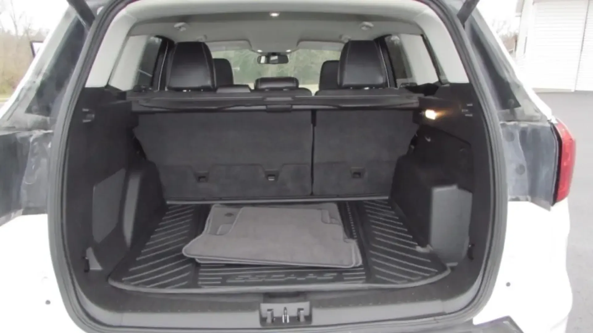 2019 /Charcoal Black Ford Escape Titanium (1FMCU0J95KU) with an Other engine, Automatic transmission, located at 12836 Highway 21, De Soto, MO, 63020, (636) 337-7777, 38.151867, -90.575615 - **Discover Endless Adventures with the 2019 Ford Escape Titanium at Pettus Ford De Soto!**<br /> <br /> Are you ready to elevate your daily commute or embark on spontaneous weekend getaways? The 2019 Ford Escape Titanium is the perfect blend of style, comfort, and performance, designed for those who - Photo#23