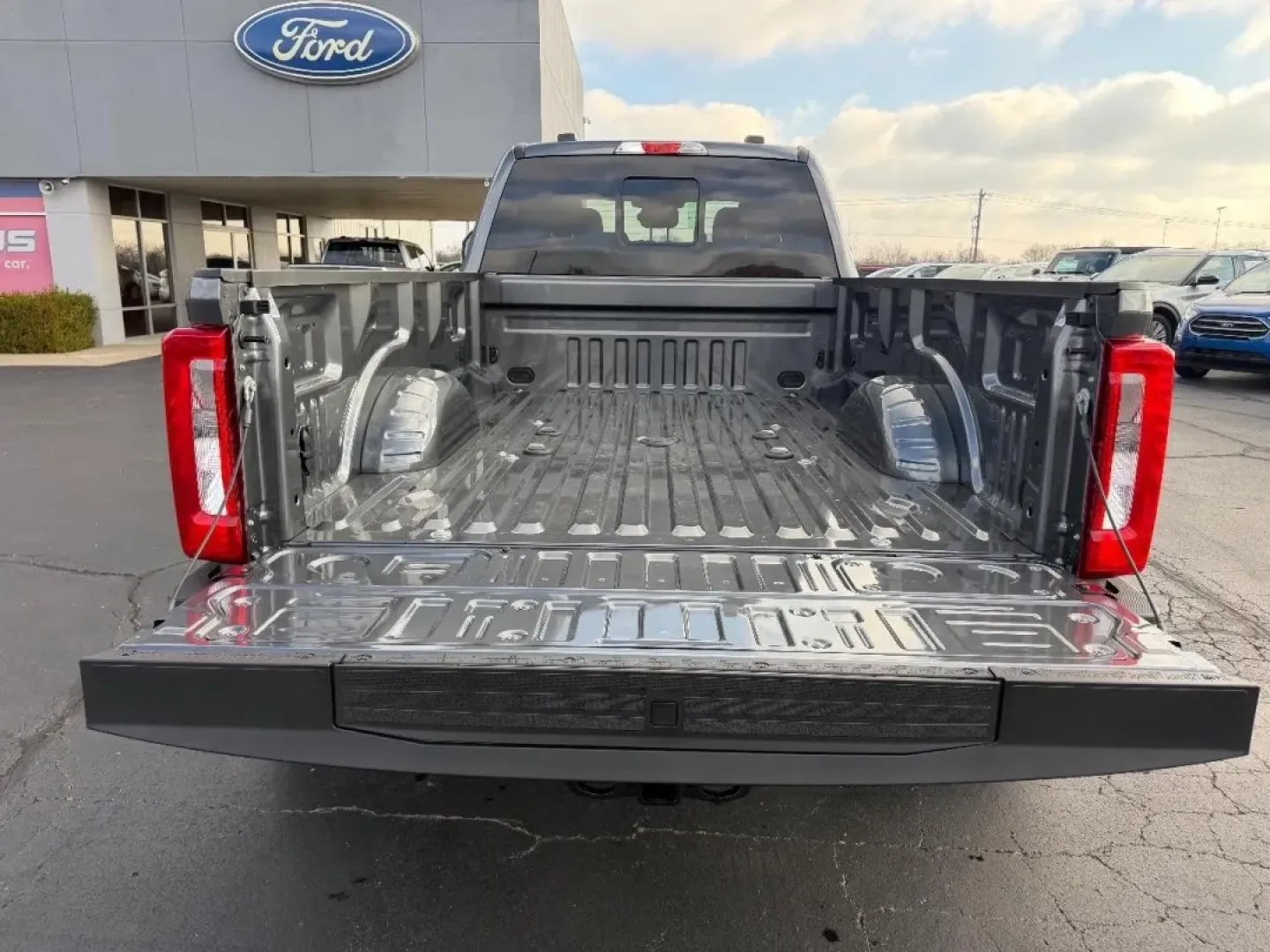 2026 /Medium Dark Slate Cloth Ford F-350SD XL DRW (1FT8W3DT6TE) with an 6.7L engine, 6A transmission, located at 141 Commercial Dr, Fredericktown, MO, 63645, (573) 783-6432, 37.570087, -90.320648 - **Elevate Your Work and Weekend Adventures with the 2026 Ford Super Duty F-350 DRW!**<br /> <br /> Are you in search of a reliable truck that can handle both your work demands and weekend escapades? Look no further! The 2026 Ford Super Duty F-350 DRW is the perfect companion for anyone who values pe - Photo#4