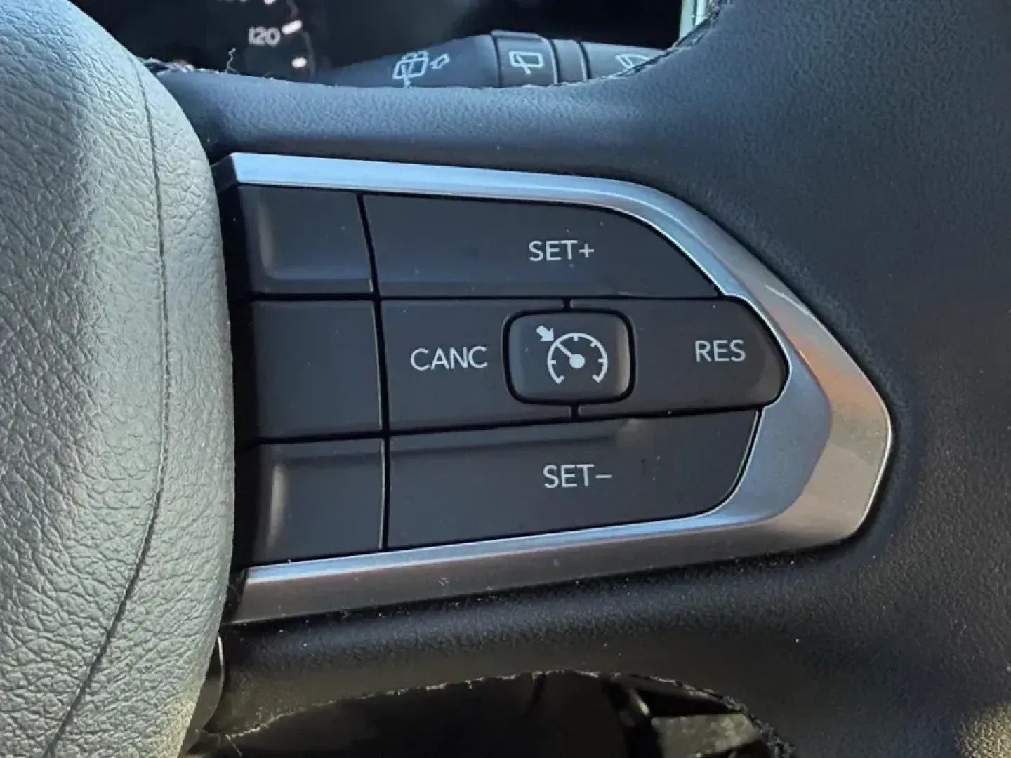 2026 /Black Cloth Jeep Compass Latitude (3C4NJDBN5TT) with an 2.0L engine, Automatic transmission, located at 970 Woodlawn Dr., Farmington, MO, 63640, (573) 431-7800, 37.825642, -90.468674 - Are you ready to elevate your adventures and make lasting memories on the open road? Whether it's a weekend escape to the stunning Ozark National Scenic Riverways or a daily commute through the vibrant streets of Farmington, the 2026 Jeep Compass is your ideal companion. Offering a perfect blend of - Photo#8