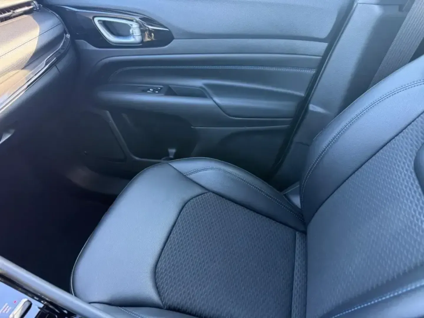 2026 /Black Cloth Jeep Compass Latitude (3C4NJDBN5TT) with an 2.0L engine, Automatic transmission, located at 970 Woodlawn Dr., Farmington, MO, 63640, (573) 431-7800, 37.825642, -90.468674 - Are you ready to elevate your adventures and make lasting memories on the open road? Whether it's a weekend escape to the stunning Ozark National Scenic Riverways or a daily commute through the vibrant streets of Farmington, the 2026 Jeep Compass is your ideal companion. Offering a perfect blend of - Photo#14