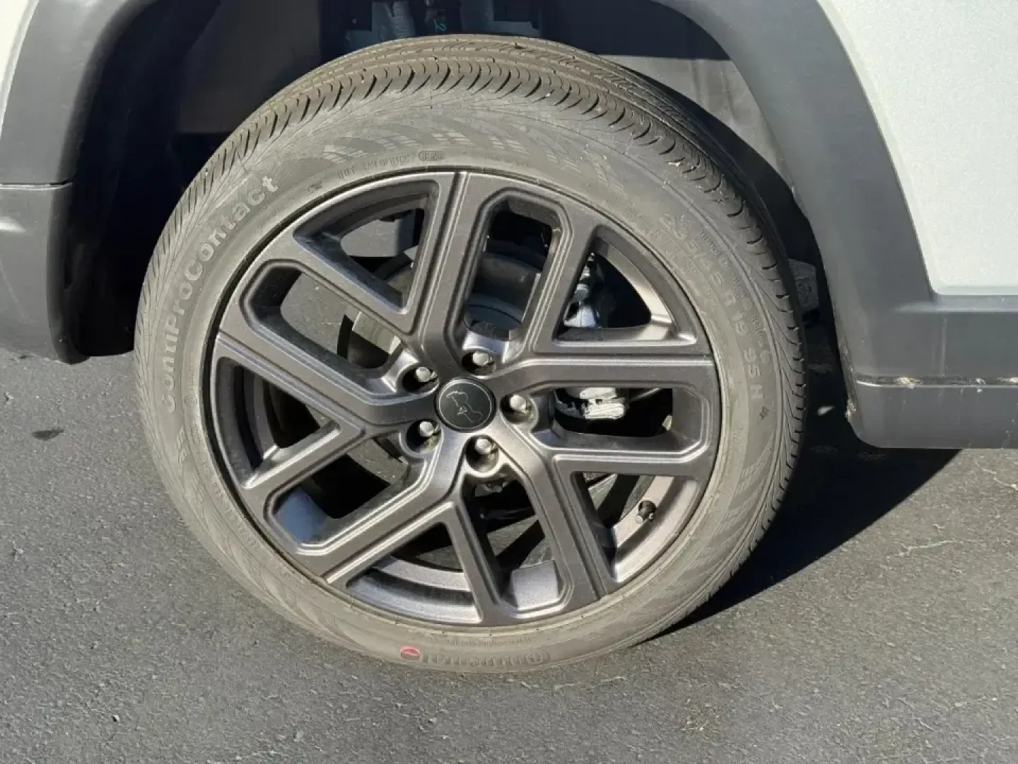 2026 /Black Cloth Jeep Compass Latitude (3C4NJDBN5TT) with an 2.0L engine, Automatic transmission, located at 970 Woodlawn Dr., Farmington, MO, 63640, (573) 431-7800, 37.825642, -90.468674 - Are you ready to elevate your adventures and make lasting memories on the open road? Whether it's a weekend escape to the stunning Ozark National Scenic Riverways or a daily commute through the vibrant streets of Farmington, the 2026 Jeep Compass is your ideal companion. Offering a perfect blend of - Photo#3