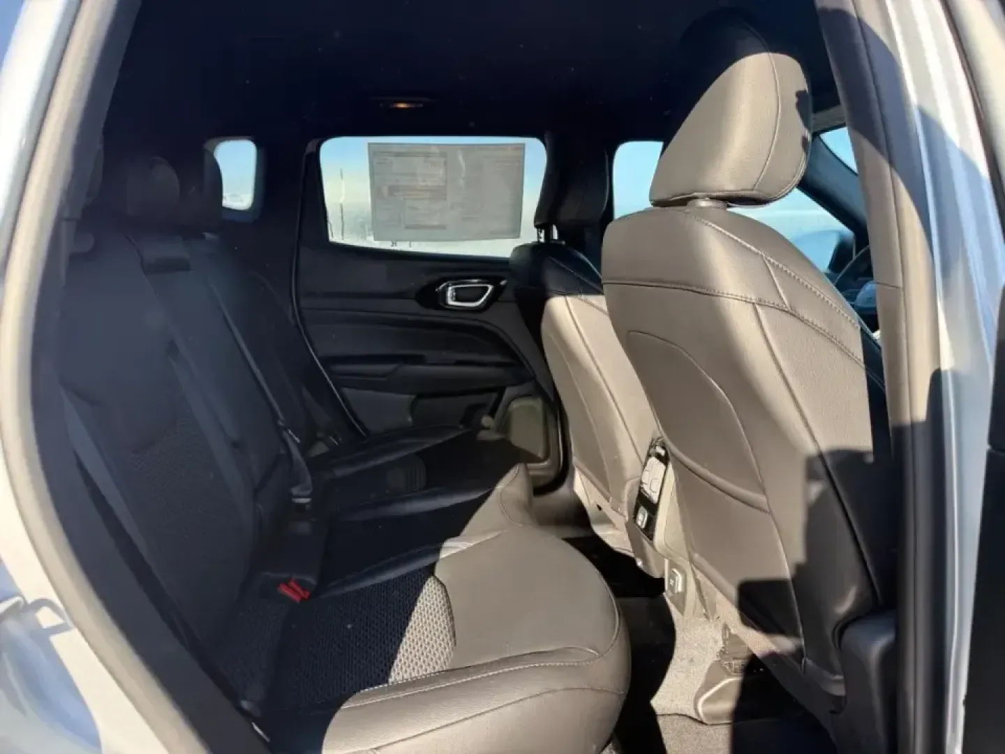 2026 /Black Cloth Jeep Compass Latitude (3C4NJDBN5TT) with an 2.0L engine, Automatic transmission, located at 970 Woodlawn Dr., Farmington, MO, 63640, (573) 431-7800, 37.825642, -90.468674 - Are you ready to elevate your adventures and make lasting memories on the open road? Whether it's a weekend escape to the stunning Ozark National Scenic Riverways or a daily commute through the vibrant streets of Farmington, the 2026 Jeep Compass is your ideal companion. Offering a perfect blend of - Photo#4
