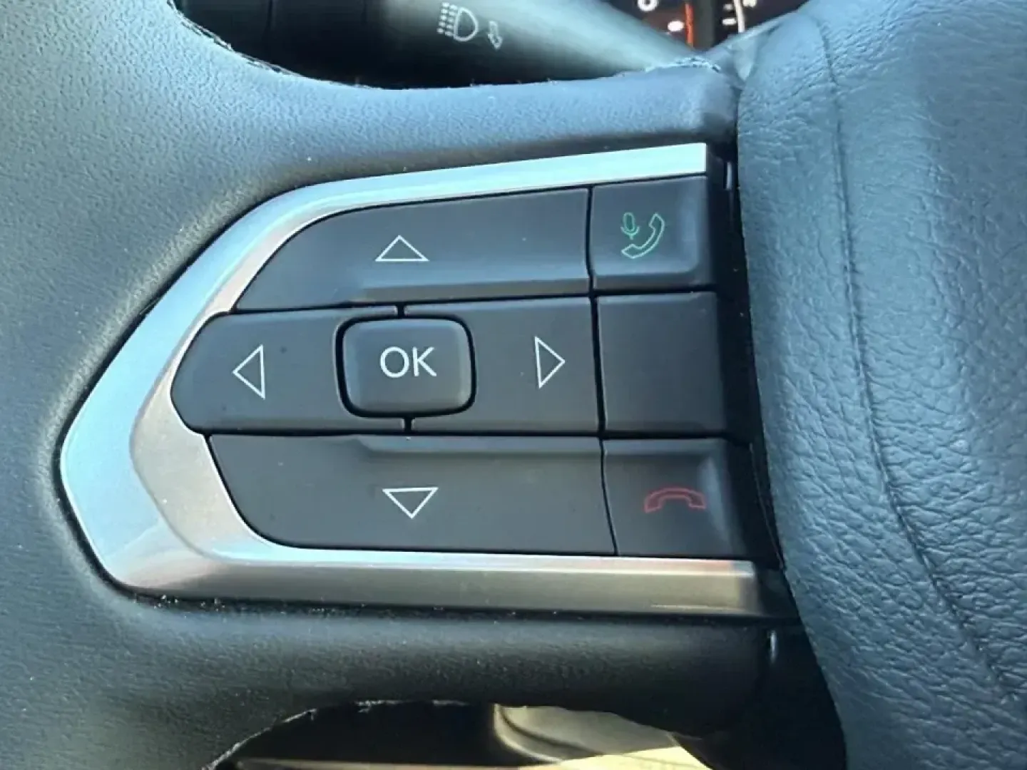 2026 /Black Cloth Jeep Compass Latitude (3C4NJDBN5TT) with an 2.0L engine, Automatic transmission, located at 970 Woodlawn Dr., Farmington, MO, 63640, (573) 431-7800, 37.825642, -90.468674 - Are you ready to elevate your adventures and make lasting memories on the open road? Whether it's a weekend escape to the stunning Ozark National Scenic Riverways or a daily commute through the vibrant streets of Farmington, the 2026 Jeep Compass is your ideal companion. Offering a perfect blend of - Photo#7