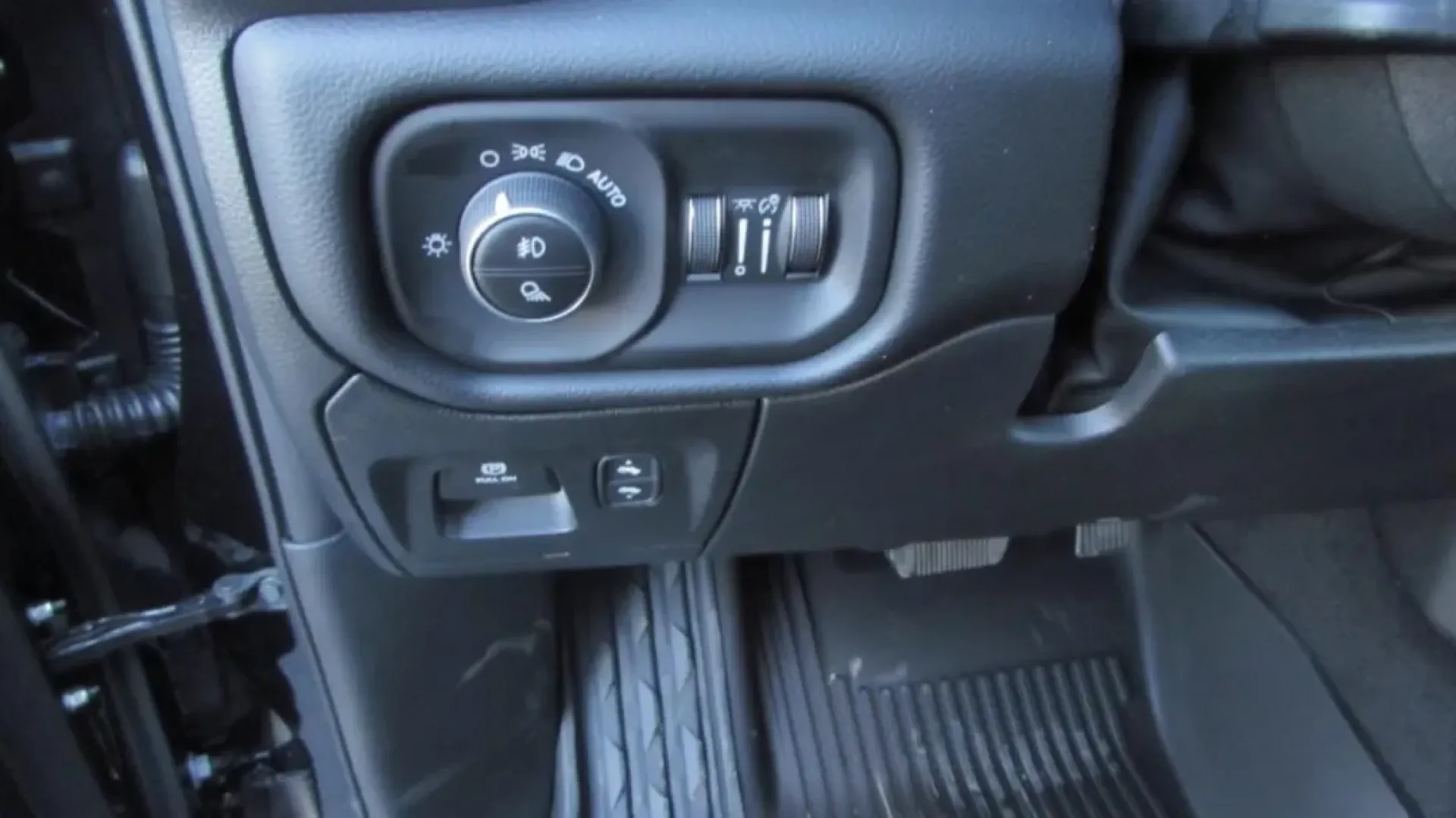 2026 /Black Ram 1500 Big Horn/Lone Star (1C6SRFFT3TN) with an Other engine, located at 12830 Highway 21, De Soto, MO, 63020, (636) 337-7777, 38.153099, -90.573624 - **Discover Your Adventure with the 2026 Ram 1500 Big Horn at Pettus CDJR DeSoto!**<br /> <br /> Are you ready to elevate your lifestyle with a truck designed for both work and play? The 2026 Ram 1500 Big Horn is not just a vehicle; it's your passport to unforgettable journeys, weekend getaways, and - Photo#17