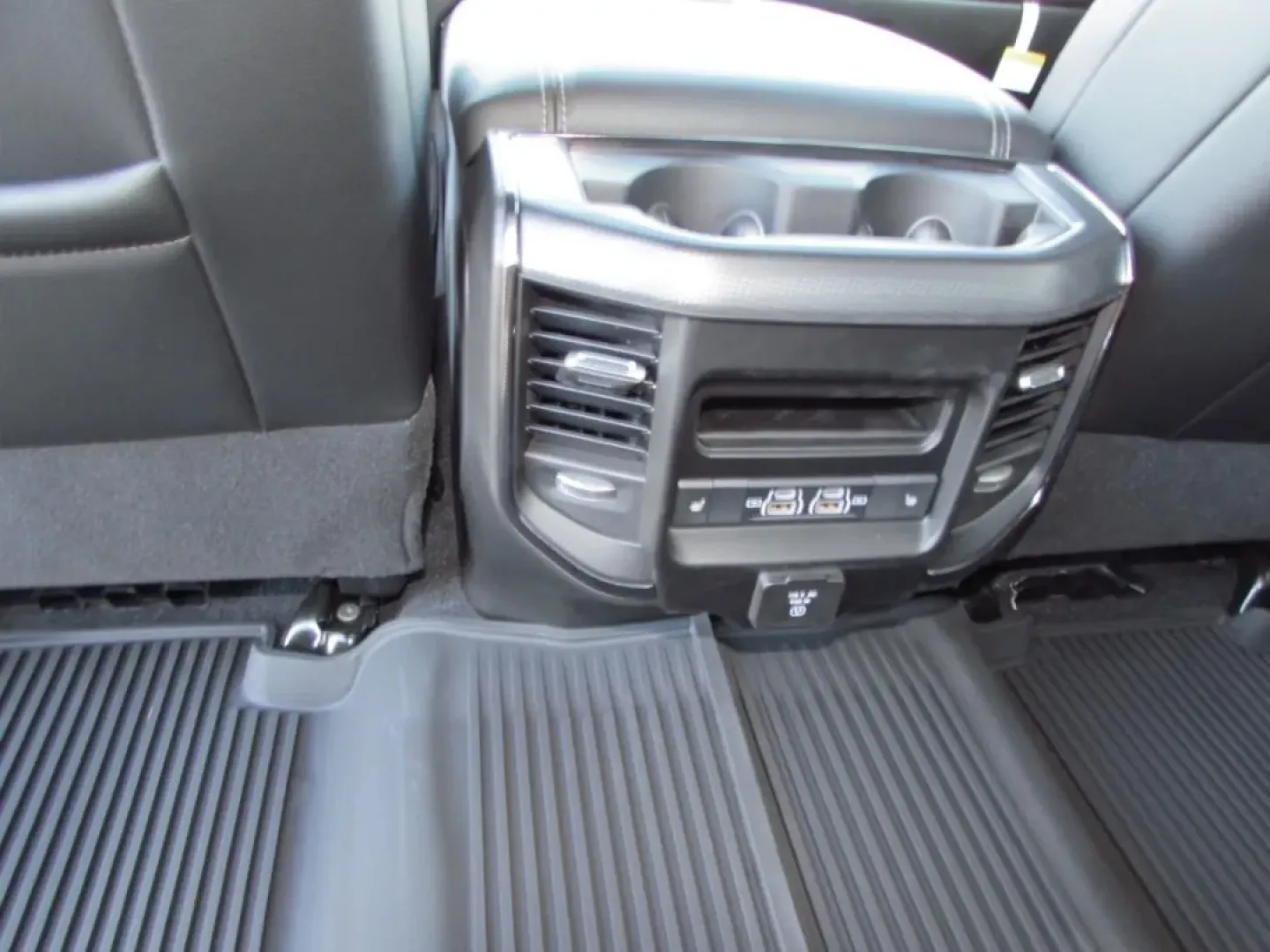 2026 /Black Ram 2500 Rebel (3C6UR5EJ3TG) with an Other engine, located at 12830 Highway 21, De Soto, MO, 63020, (636) 337-7777, 38.153099, -90.573624 - Are you ready to elevate your weekend adventures while tackling the toughest jobs? Look no further than this exceptional 2026 Ram 2500 Rebel, available now at Pettus CDJR DeSoto, your premier used car dealer located at 12830 Highway 21, De Soto, MO 63020. With only 5 miles on the odometer, this truc - Photo#30