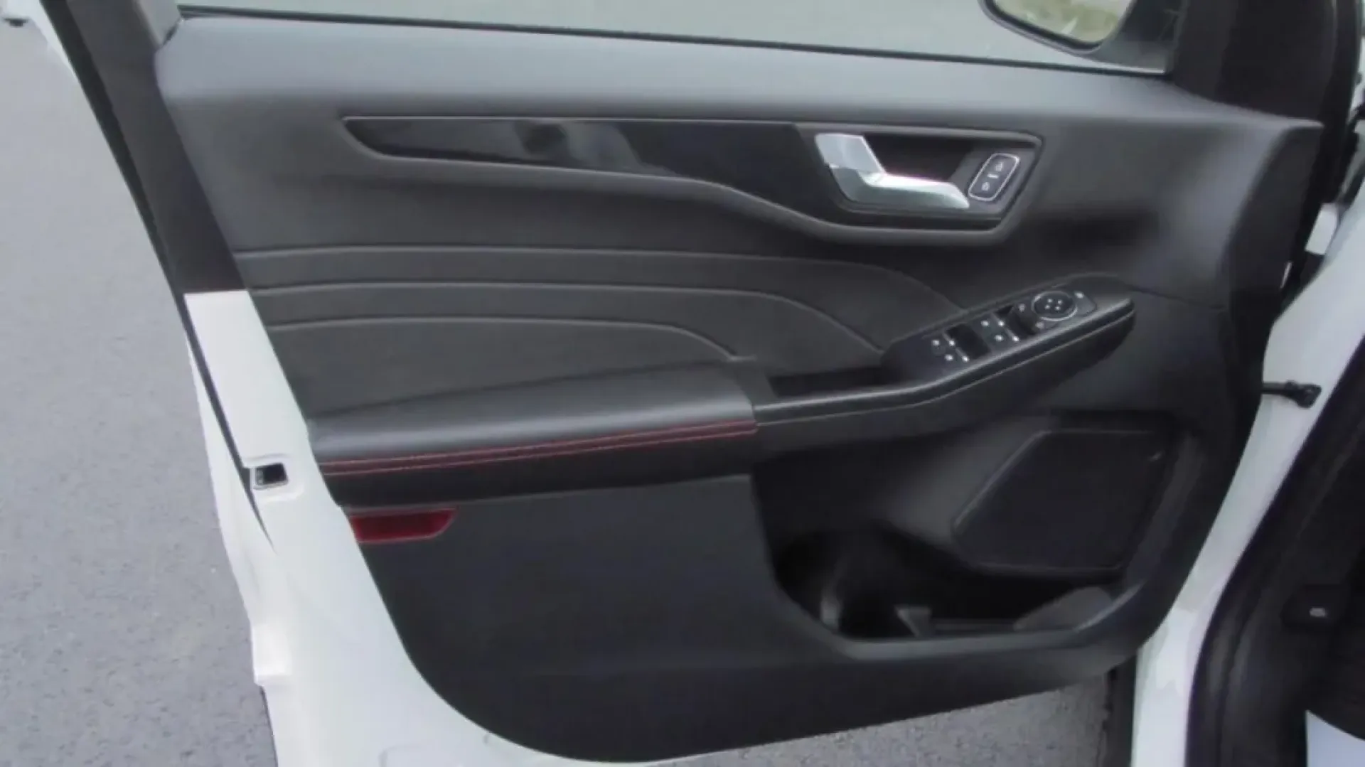 2026 /Ebony Ford Escape ST-Line (1FMCU9MN2TU) with an 1.5L engine, 8A transmission, located at 12836 Highway 21, De Soto, MO, 63020, (636) 337-7777, 38.151867, -90.575615 - **Adventure Awaits with the 2026 Ford Escape ST-Line at Pettus Ford De Soto!**<br /> <br /> Are you ready to elevate your weekend getaways or daily commutes? The 2026 Ford Escape ST-Line is the perfect companion for those who crave both style and versatility. Whether you're planning family road trip - Photo#10