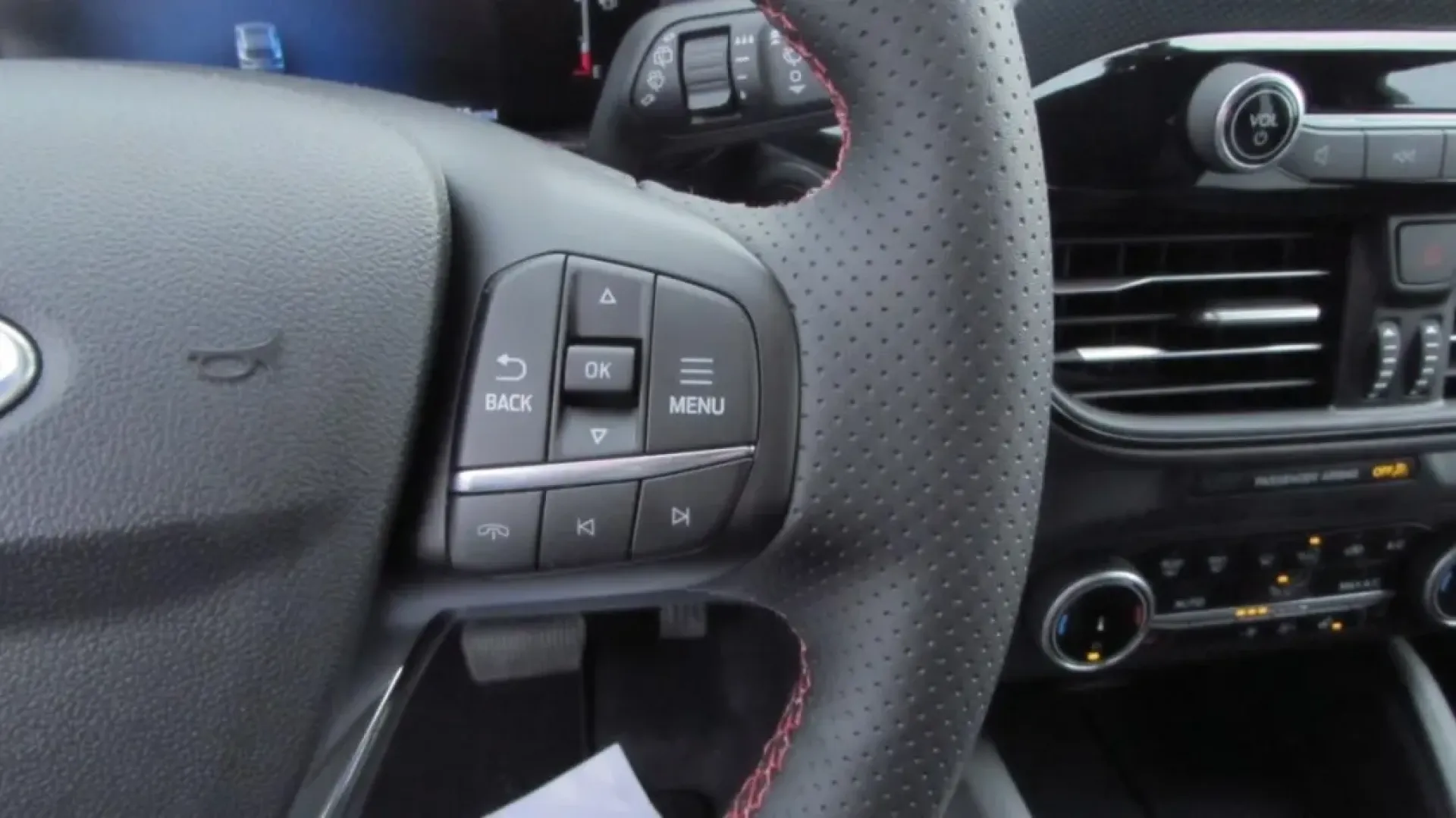 2026 /Ebony Ford Escape ST-Line (1FMCU9MN2TU) with an 1.5L engine, 8A transmission, located at 12836 Highway 21, De Soto, MO, 63020, (636) 337-7777, 38.151867, -90.575615 - **Adventure Awaits with the 2026 Ford Escape ST-Line at Pettus Ford De Soto!**<br /> <br /> Are you ready to elevate your weekend getaways or daily commutes? The 2026 Ford Escape ST-Line is the perfect companion for those who crave both style and versatility. Whether you're planning family road trip - Photo#15