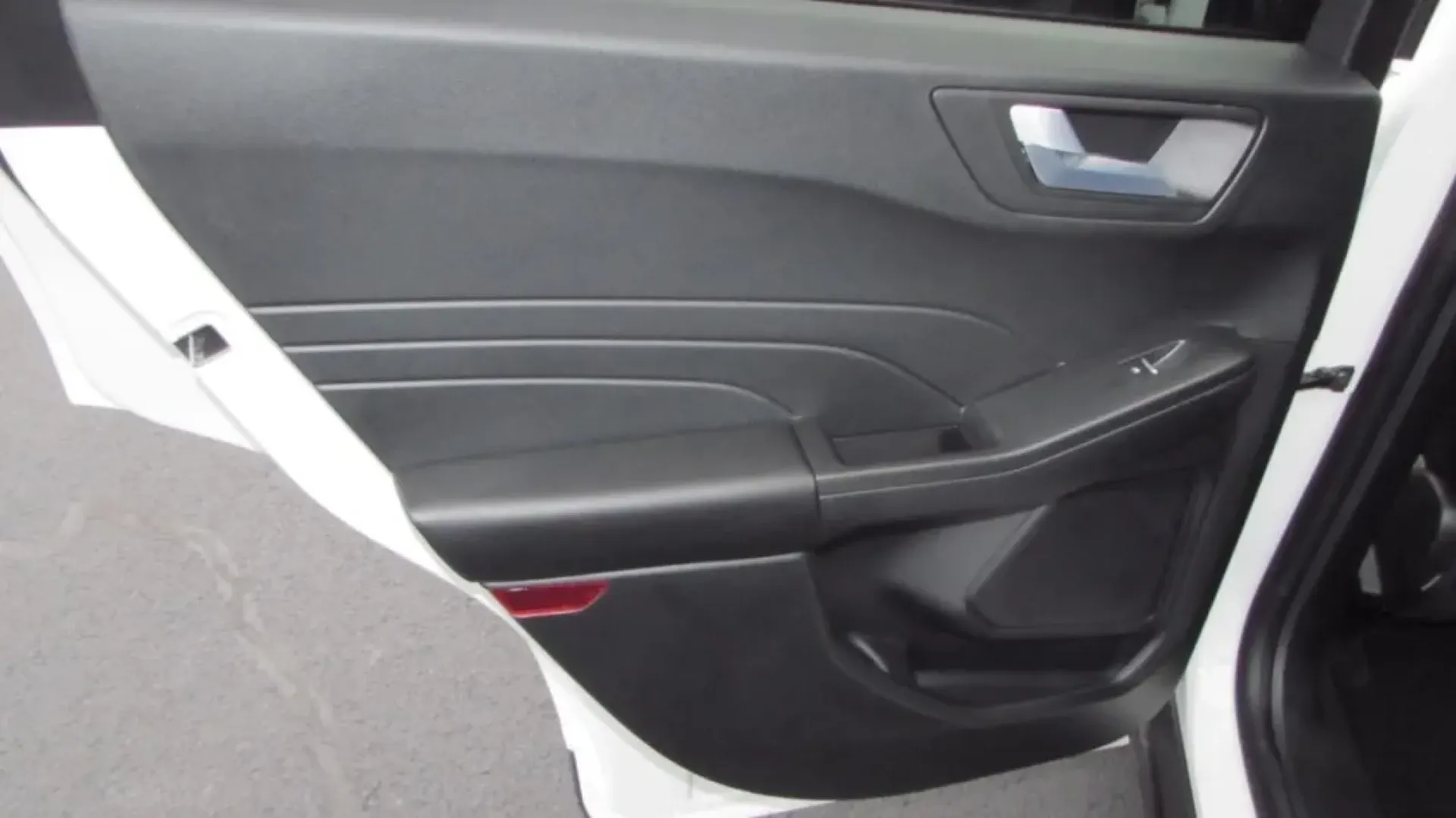 2026 /Ebony Ford Escape ST-Line (1FMCU9MN2TU) with an 1.5L engine, 8A transmission, located at 12836 Highway 21, De Soto, MO, 63020, (636) 337-7777, 38.151867, -90.575615 - **Adventure Awaits with the 2026 Ford Escape ST-Line at Pettus Ford De Soto!**<br /> <br /> Are you ready to elevate your weekend getaways or daily commutes? The 2026 Ford Escape ST-Line is the perfect companion for those who crave both style and versatility. Whether you're planning family road trip - Photo#19