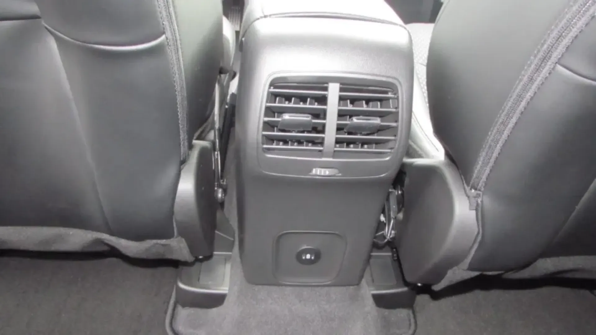 2026 /Ebony Ford Escape ST-Line (1FMCU9MN2TU) with an 1.5L engine, 8A transmission, located at 12836 Highway 21, De Soto, MO, 63020, (636) 337-7777, 38.151867, -90.575615 - **Adventure Awaits with the 2026 Ford Escape ST-Line at Pettus Ford De Soto!**<br /> <br /> Are you ready to elevate your weekend getaways or daily commutes? The 2026 Ford Escape ST-Line is the perfect companion for those who crave both style and versatility. Whether you're planning family road trip - Photo#21