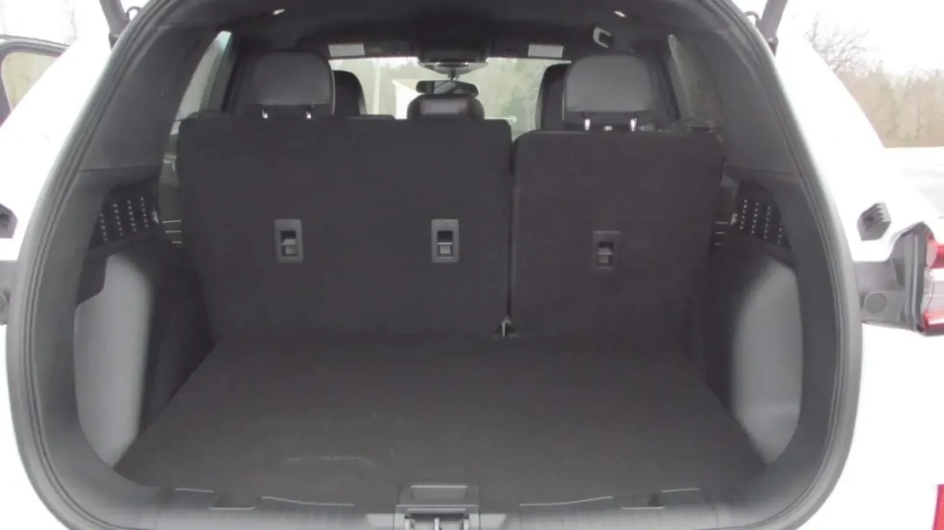 2026 /Ebony Ford Escape ST-Line (1FMCU9MN2TU) with an 1.5L engine, 8A transmission, located at 12836 Highway 21, De Soto, MO, 63020, (636) 337-7777, 38.151867, -90.575615 - **Adventure Awaits with the 2026 Ford Escape ST-Line at Pettus Ford De Soto!**<br /> <br /> Are you ready to elevate your weekend getaways or daily commutes? The 2026 Ford Escape ST-Line is the perfect companion for those who crave both style and versatility. Whether you're planning family road trip - Photo#22