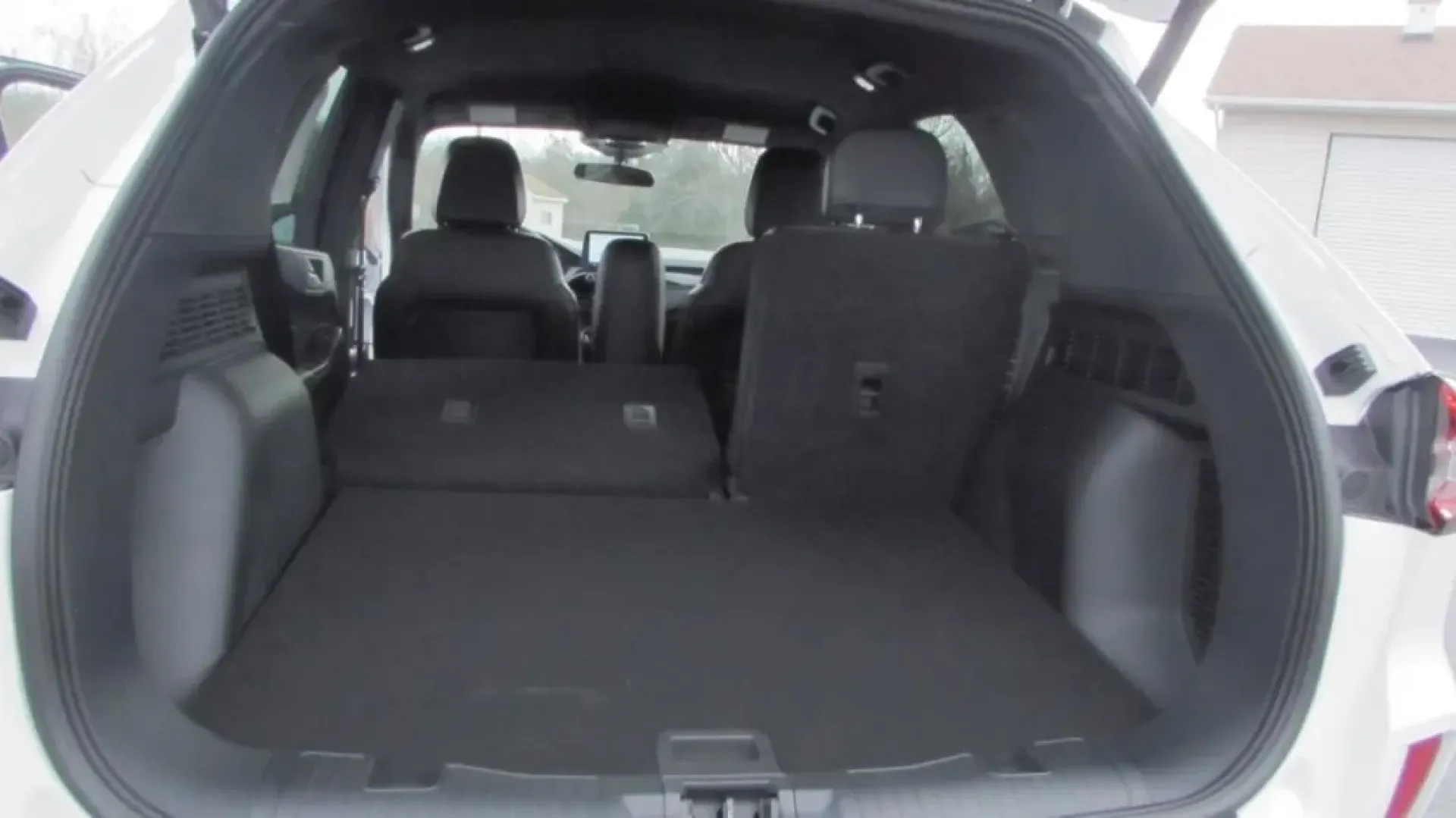 2026 /Ebony Ford Escape ST-Line (1FMCU9MN2TU) with an 1.5L engine, 8A transmission, located at 12836 Highway 21, De Soto, MO, 63020, (636) 337-7777, 38.151867, -90.575615 - **Adventure Awaits with the 2026 Ford Escape ST-Line at Pettus Ford De Soto!**<br /> <br /> Are you ready to elevate your weekend getaways or daily commutes? The 2026 Ford Escape ST-Line is the perfect companion for those who crave both style and versatility. Whether you're planning family road trip - Photo#27