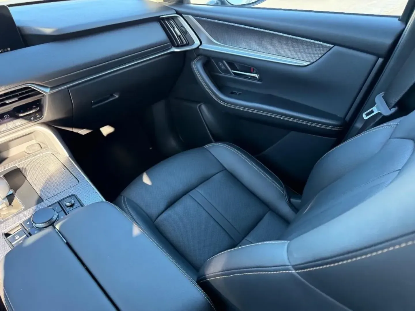 2025 /Black Leather Mazda CX-90 PHEV Preferred (JM3KKBHA8S1) with an 2.5L e-SKYACTIV I4 PHEV engine, Automatic transmission, located at 970 Woodlawn Dr., Farmington, MO, 63640, (573) 431-7800, 37.825642, -90.468674 - **Experience the Perfect Blend of Style and Versatility with the 2025 Mazda CX-90 PHEV at Pettus CDJR Farmington!**<br /> <br /> Are you searching for a family-friendly SUV that doesn't compromise on style or technology? Look no further than the stunning 2025 Mazda CX-90 PHEV, available at Pettus CD - Photo#20