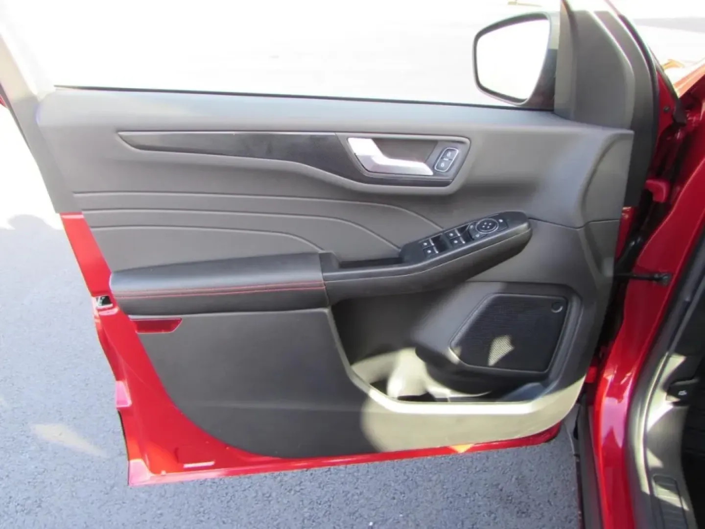 2026 /Ebony Ford Escape ST-Line (1FMCU0MN6TU) with an 1.5L engine, 8A transmission, located at 12836 Highway 21, De Soto, MO, 63020, (636) 337-7777, 38.151867, -90.575615 - Are you ready to elevate your daily commute or embark on weekend adventures with your family? Look no further than the stunning 2026 Ford Escape ST-Line, now available at Pettus Ford De Soto! This versatile SUV is the perfect blend of style, comfort, and efficiency, making it an unbeatable choice fo - Photo#10