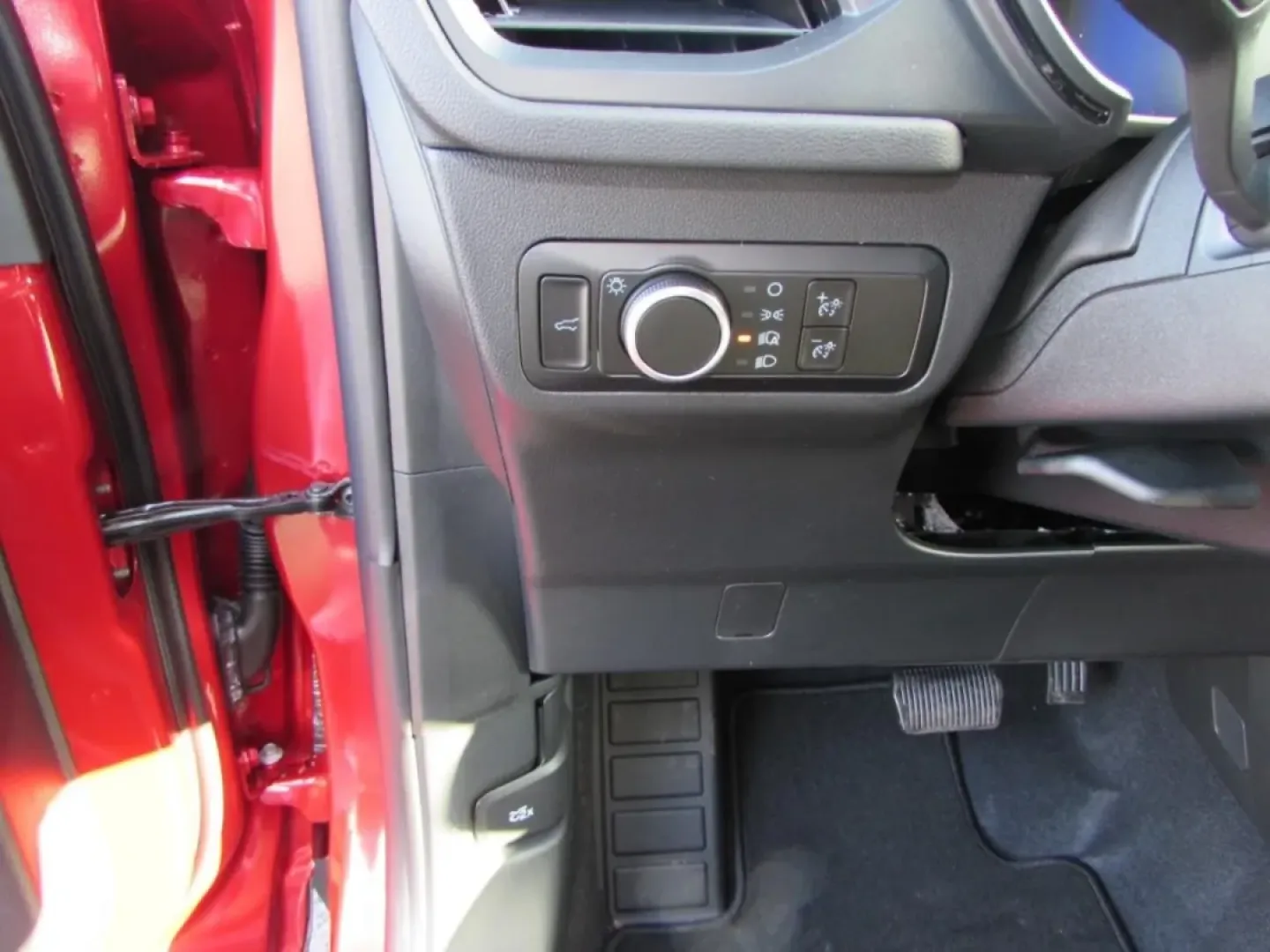 2026 /Ebony Ford Escape ST-Line (1FMCU0MN6TU) with an 1.5L engine, 8A transmission, located at 12836 Highway 21, De Soto, MO, 63020, (636) 337-7777, 38.151867, -90.575615 - Are you ready to elevate your daily commute or embark on weekend adventures with your family? Look no further than the stunning 2026 Ford Escape ST-Line, now available at Pettus Ford De Soto! This versatile SUV is the perfect blend of style, comfort, and efficiency, making it an unbeatable choice fo - Photo#12