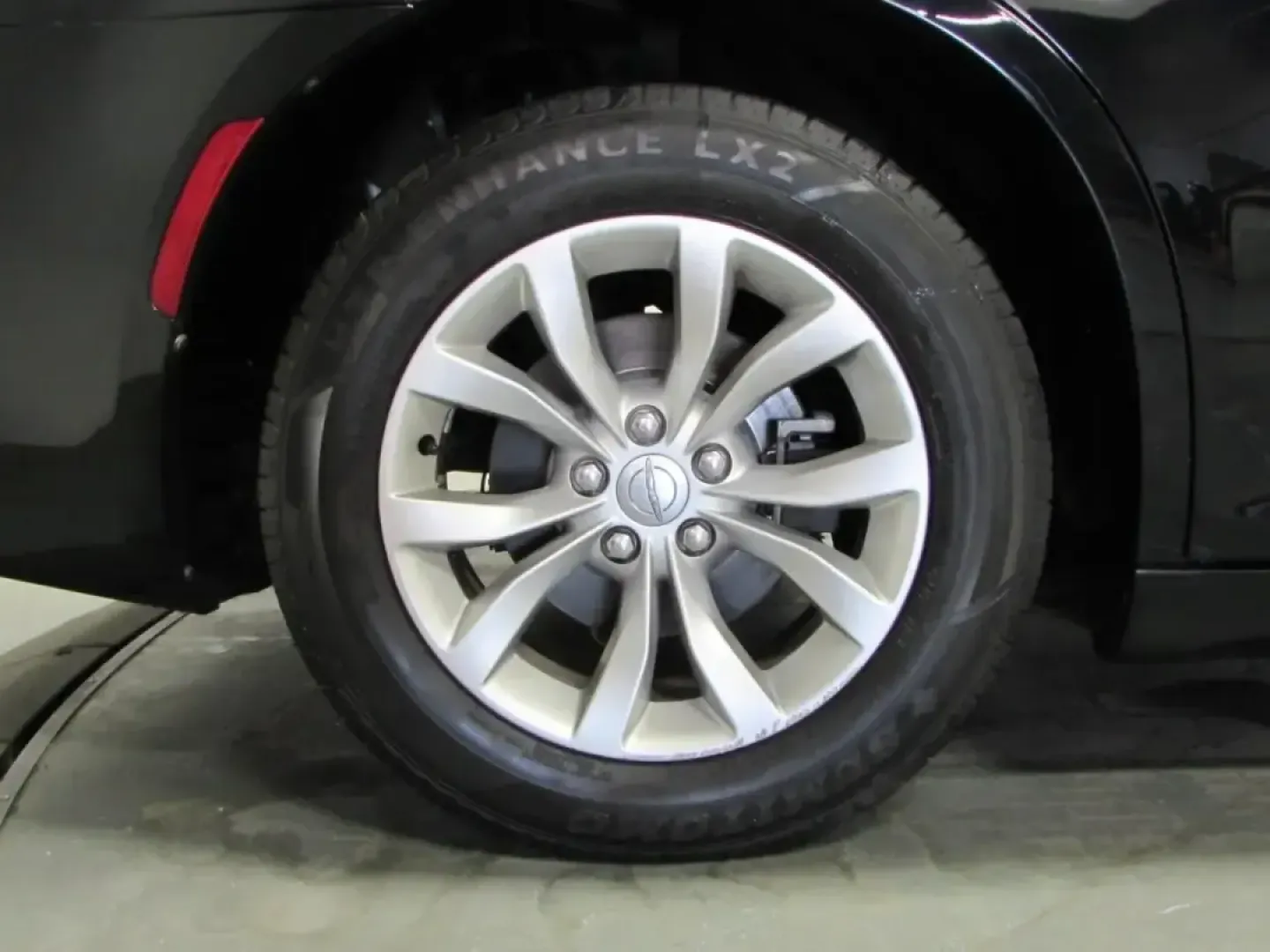 2020 /Black Chrysler 300 Touring (2C3CCAAG1LH) with an 3.6L V6 SOHC 24V engine, Automatic transmission, located at 12830 Highway 21, De Soto, MO, 63020, (636) 337-7777, 38.153099, -90.573624 - **Unleash Your Drive with the 2020 Chrysler 300: A Perfect Blend of Style and Comfort!**<br /> <br /> Imagine hitting the open road in a vehicle that perfectly combines elegance with performance-the 2020 Chrysler 300 is designed for those who appreciate the finer things in life while enjoying the th - Photo#8