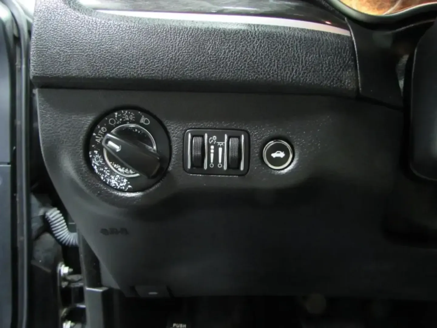 2020 /Black Chrysler 300 Touring (2C3CCAAG1LH) with an 3.6L V6 SOHC 24V engine, Automatic transmission, located at 12830 Highway 21, De Soto, MO, 63020, (636) 337-7777, 38.153099, -90.573624 - **Unleash Your Drive with the 2020 Chrysler 300: A Perfect Blend of Style and Comfort!**<br /> <br /> Imagine hitting the open road in a vehicle that perfectly combines elegance with performance-the 2020 Chrysler 300 is designed for those who appreciate the finer things in life while enjoying the th - Photo#20