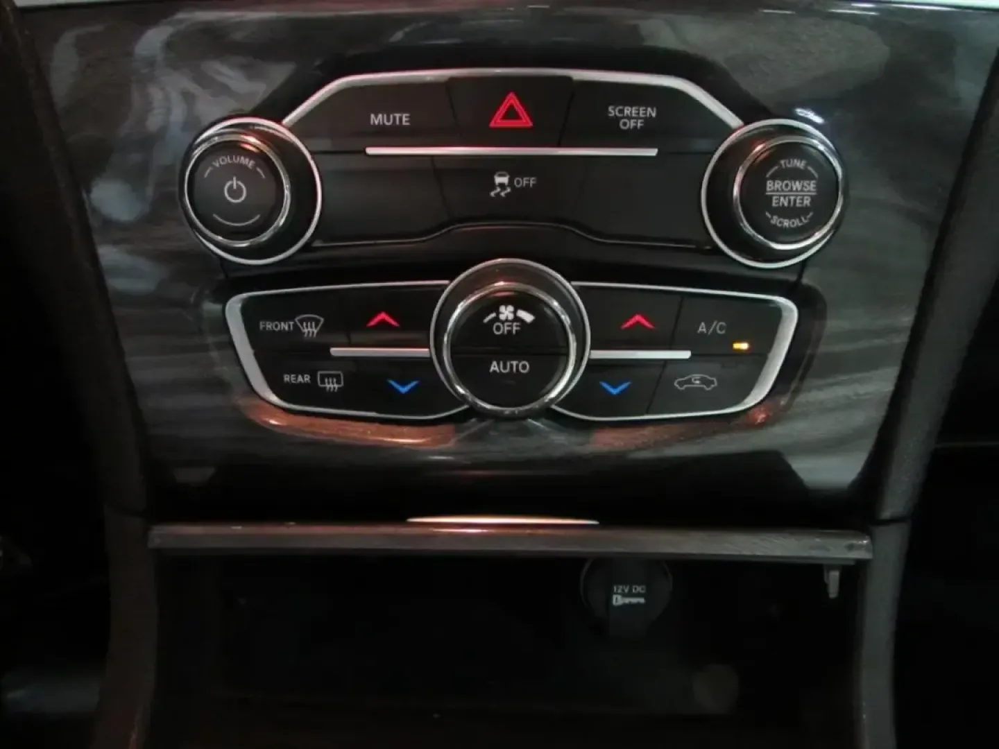 2020 /Black Chrysler 300 Touring (2C3CCAAG1LH) with an 3.6L V6 SOHC 24V engine, Automatic transmission, located at 12830 Highway 21, De Soto, MO, 63020, (636) 337-7777, 38.153099, -90.573624 - **Unleash Your Drive with the 2020 Chrysler 300: A Perfect Blend of Style and Comfort!**<br /> <br /> Imagine hitting the open road in a vehicle that perfectly combines elegance with performance-the 2020 Chrysler 300 is designed for those who appreciate the finer things in life while enjoying the th - Photo#26