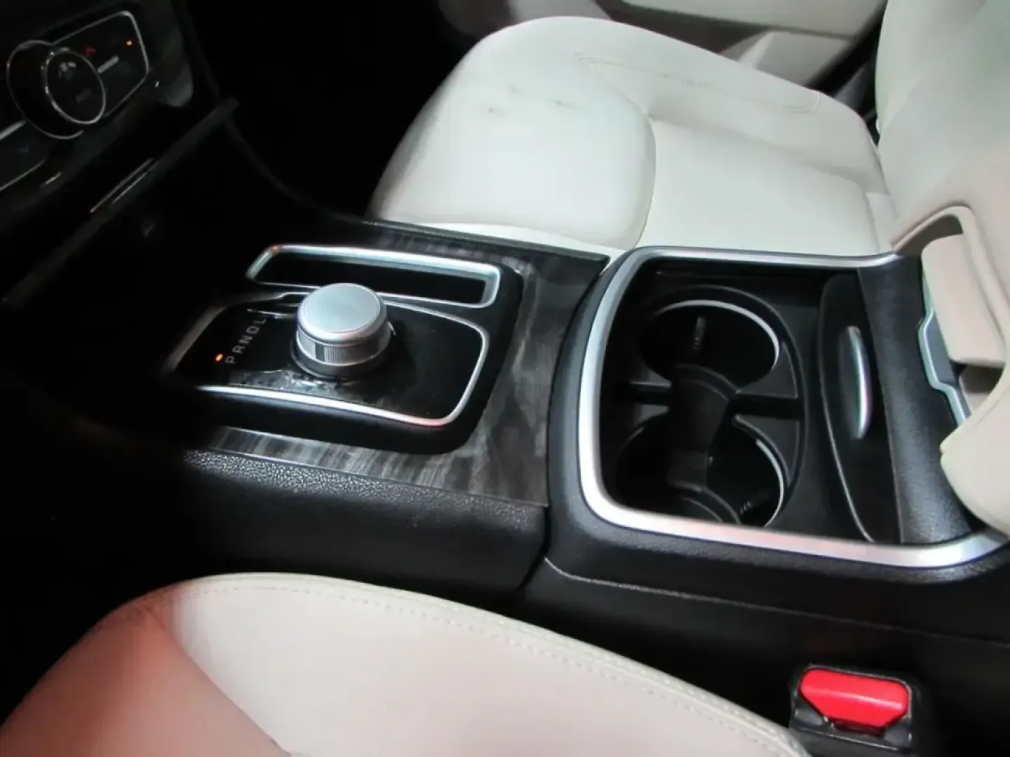 2020 /Black Chrysler 300 Touring (2C3CCAAG1LH) with an 3.6L V6 SOHC 24V engine, Automatic transmission, located at 12830 Highway 21, De Soto, MO, 63020, (636) 337-7777, 38.153099, -90.573624 - **Unleash Your Drive with the 2020 Chrysler 300: A Perfect Blend of Style and Comfort!**<br /> <br /> Imagine hitting the open road in a vehicle that perfectly combines elegance with performance-the 2020 Chrysler 300 is designed for those who appreciate the finer things in life while enjoying the th - Photo#27