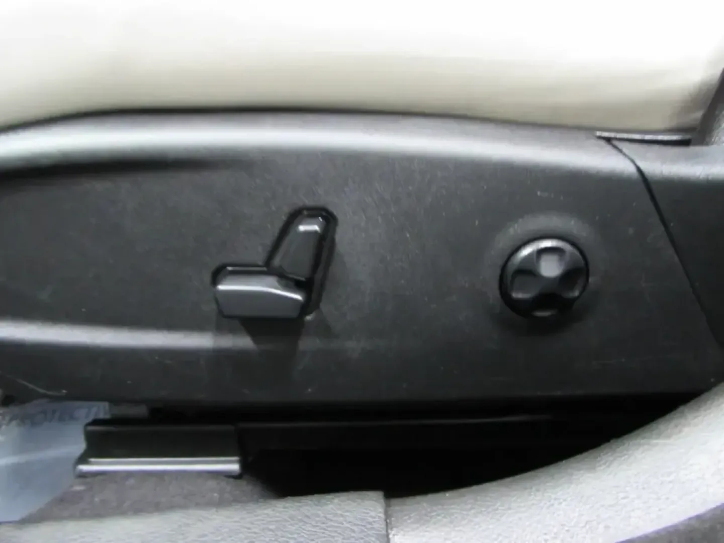 2020 /Black Chrysler 300 Touring (2C3CCAAG1LH) with an 3.6L V6 SOHC 24V engine, Automatic transmission, located at 12830 Highway 21, De Soto, MO, 63020, (636) 337-7777, 38.153099, -90.573624 - **Unleash Your Drive with the 2020 Chrysler 300: A Perfect Blend of Style and Comfort!**<br /> <br /> Imagine hitting the open road in a vehicle that perfectly combines elegance with performance-the 2020 Chrysler 300 is designed for those who appreciate the finer things in life while enjoying the th - Photo#28