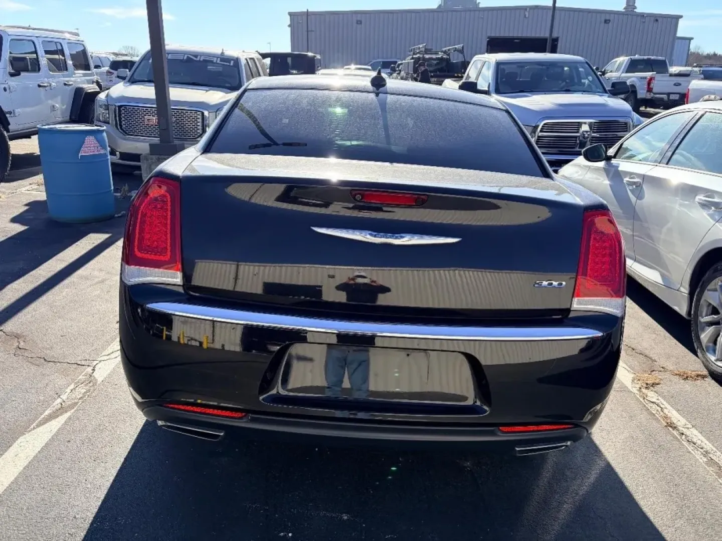 2020 /Black Chrysler 300 Touring (2C3CCAAG1LH) with an Other engine, Automatic transmission, located at 12830 Highway 21, De Soto, MO, 63020, (636) 337-7777, 38.153099, -90.573624 - **Unleash Your Drive with the 2020 Chrysler 300: A Perfect Blend of Style and Comfort!**<br /> <br /> Imagine hitting the open road in a vehicle that perfectly combines elegance with performance-the 2020 Chrysler 300 is designed for those who appreciate the finer things in life while enjoying the th - Photo#3