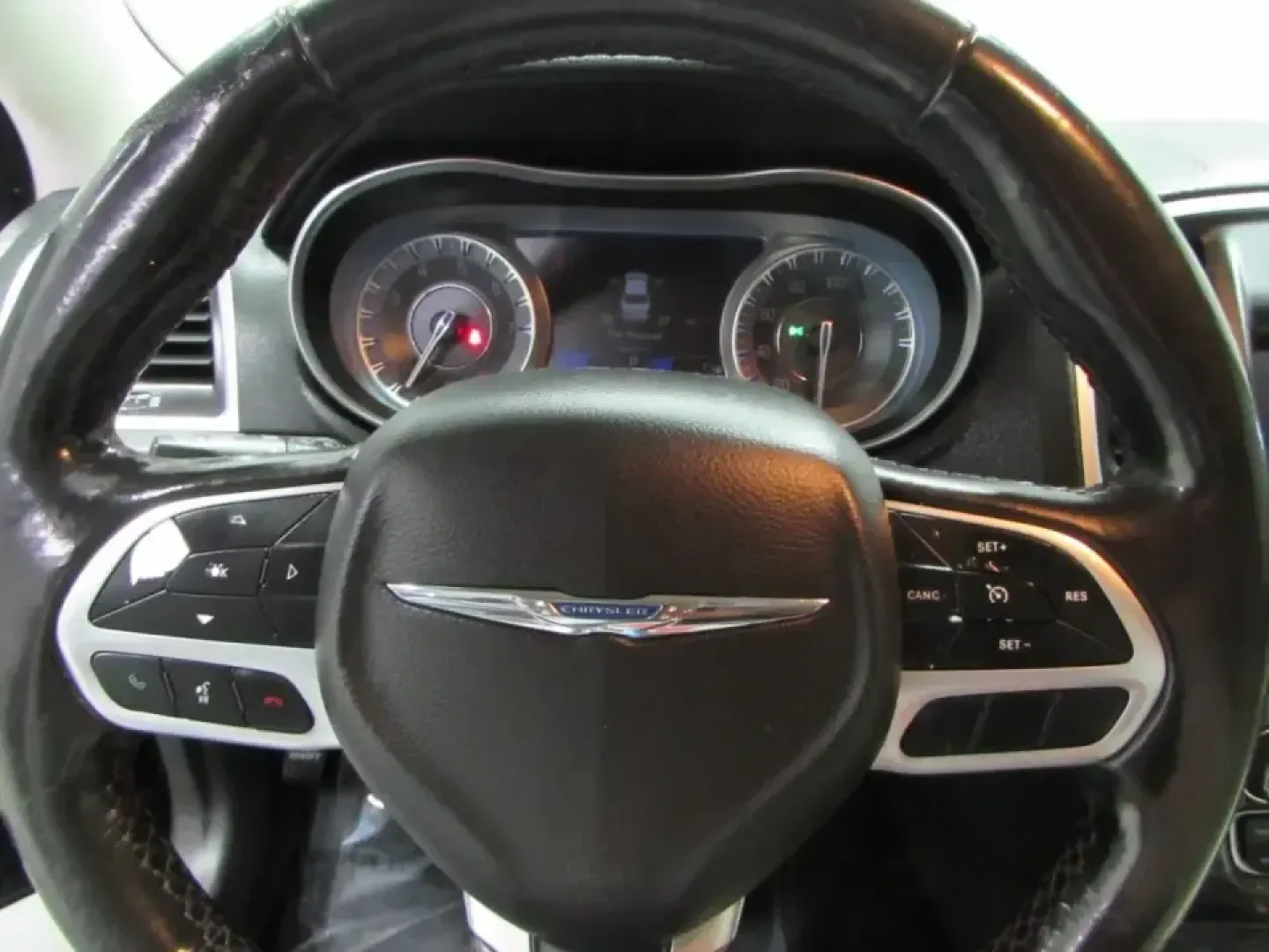 2020 /Black Chrysler 300 Touring (2C3CCAAG1LH) with an 3.6L V6 SOHC 24V engine, Automatic transmission, located at 12830 Highway 21, De Soto, MO, 63020, (636) 337-7777, 38.153099, -90.573624 - **Unleash Your Drive with the 2020 Chrysler 300: A Perfect Blend of Style and Comfort!**<br /> <br /> Imagine hitting the open road in a vehicle that perfectly combines elegance with performance-the 2020 Chrysler 300 is designed for those who appreciate the finer things in life while enjoying the th - Photo#21