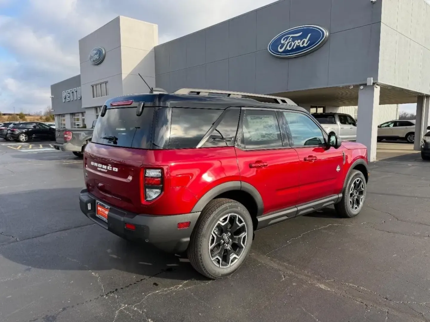 2025 /Ebony/Roast Leather Ford Bronco Sport Outer Banks (3FMCR9CN7SR) with an 1.5L EcoBoost engine, Automatic transmission, located at 141 Commercial Dr, Fredericktown, MO, 63645, (573) 783-6432, 37.570087, -90.320648 - **Adventure Awaits with the 2025 Ford Bronco Sport Outer Banks!**<br /> <br /> Are you ready to elevate your weekend getaways and daily commutes? The 2025 Ford Bronco Sport Outer Banks is more than just a vehicle; it's your passport to adventure. Ideal for outdoor enthusiasts and families alike, thi - Photo#2