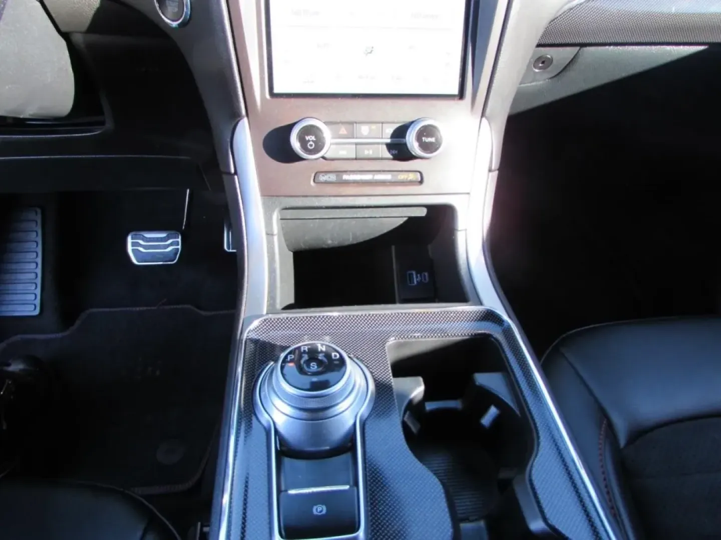 2021 /Ebony Ford Edge ST Line (2FMPK3J95MB) with an Other engine, Automatic transmission, located at 12836 Highway 21, De Soto, MO, 63020, (636) 337-7777, 38.151867, -90.575615 - Are you seeking a versatile vehicle that perfectly balances family needs and weekend adventures? Look no further than the 2021 Ford Edge, now available at Pettus Ford De Soto! This stylish SUV is designed for those who crave comfort and functionality without sacrificing performance, making it an ide - Photo#19