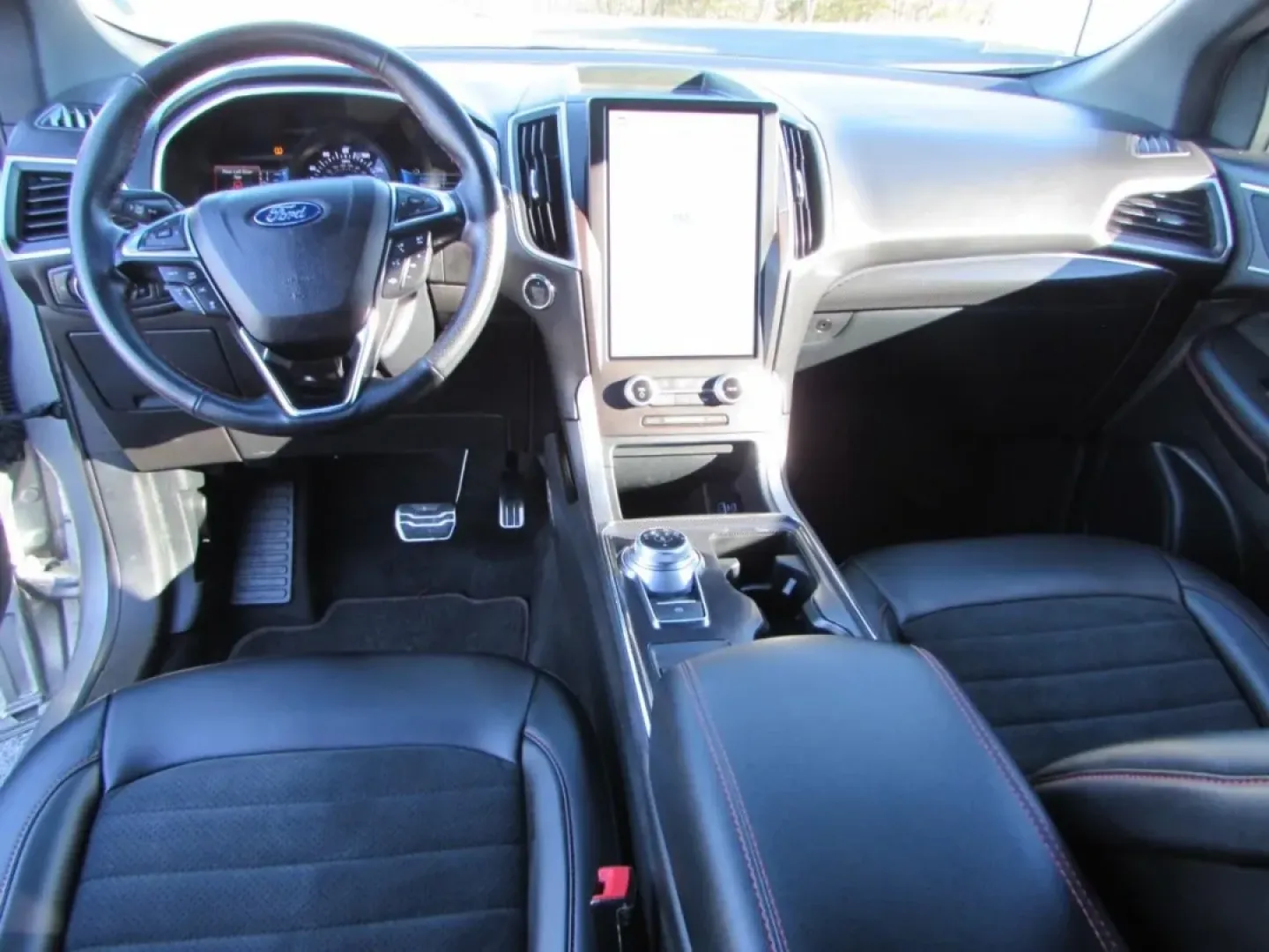 2021 /Ebony Ford Edge ST Line (2FMPK3J95MB) with an Other engine, Automatic transmission, located at 12836 Highway 21, De Soto, MO, 63020, (636) 337-7777, 38.151867, -90.575615 - Are you seeking a versatile vehicle that perfectly balances family needs and weekend adventures? Look no further than the 2021 Ford Edge, now available at Pettus Ford De Soto! This stylish SUV is designed for those who crave comfort and functionality without sacrificing performance, making it an ide - Photo#21