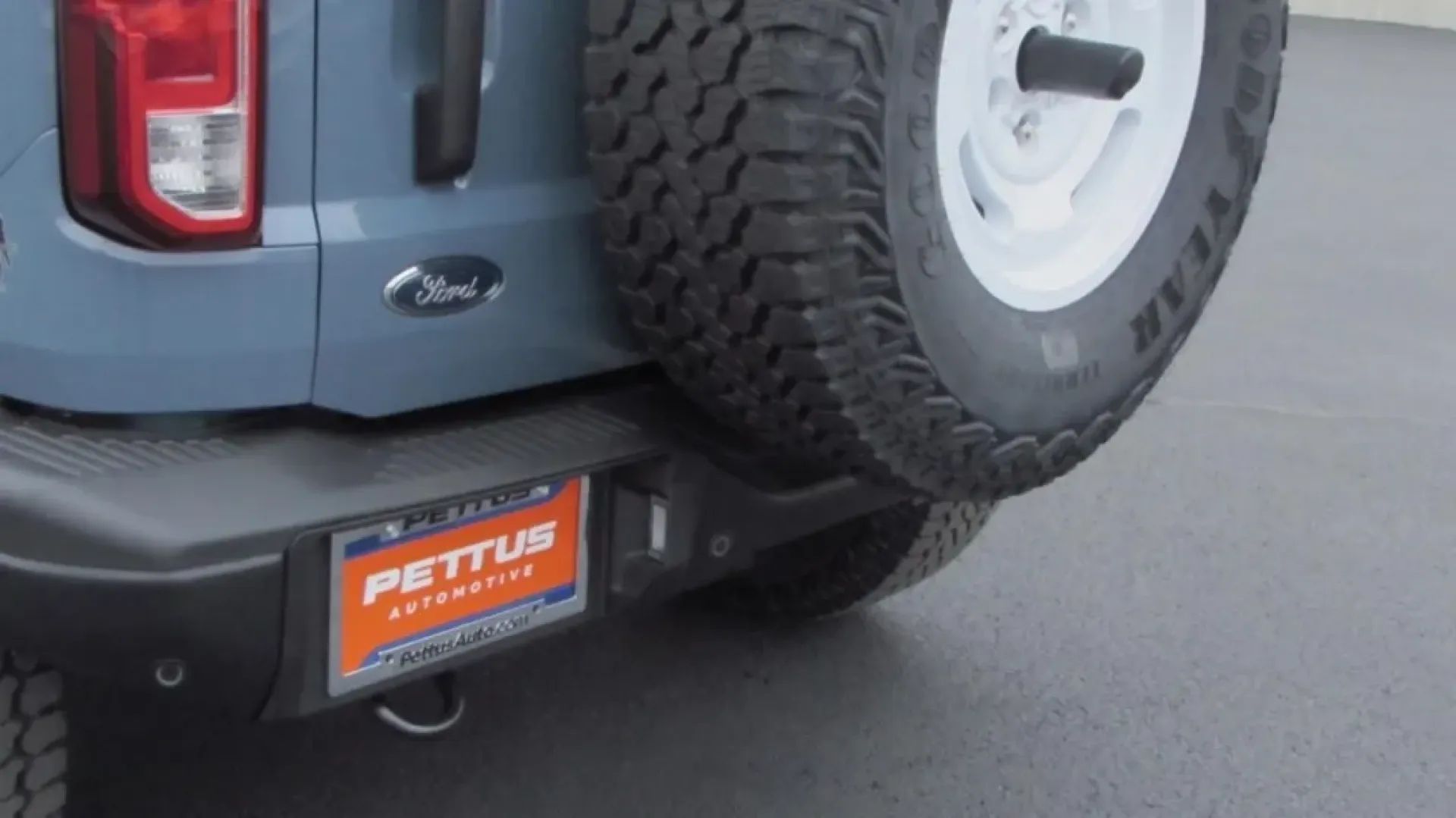 2025 /Navy Pier Ford Bronco Heritage Edition (1FMEE4DP7SL) with an 2.7L V6 engine, located at 12836 Highway 21, De Soto, MO, 63020, (636) 337-7777, 38.151867, -90.575615 - Explore the great outdoors and embark on unforgettable adventures with the 2025 Ford Bronco Heritage Edition, now available at Pettus Ford De Soto! This striking SUV, finished in a stunning Azure Gray, is perfect for individuals and families who crave a vehicle that can handle the rugged terrain and - Photo#10