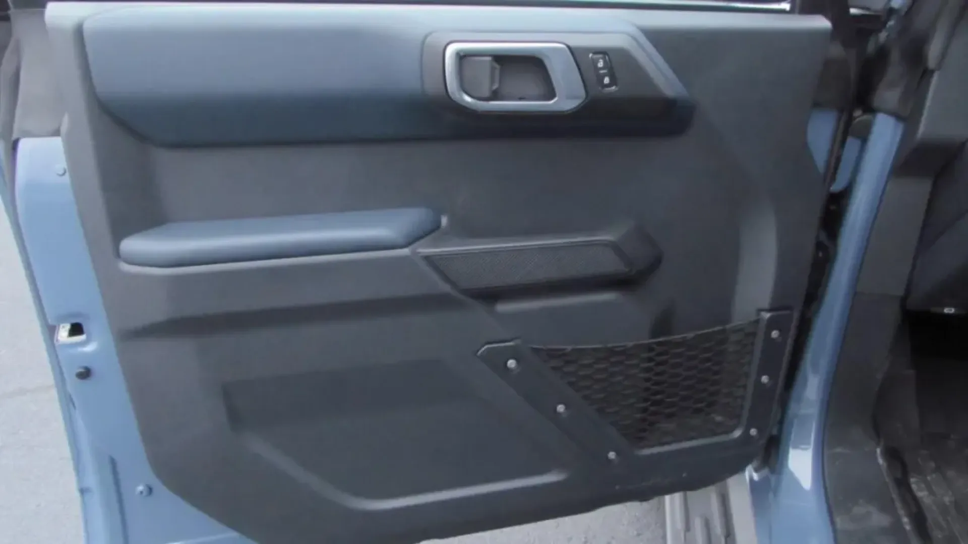 2025 /Navy Pier Ford Bronco Heritage Edition (1FMEE4DP7SL) with an 2.7L V6 engine, located at 12836 Highway 21, De Soto, MO, 63020, (636) 337-7777, 38.151867, -90.575615 - Explore the great outdoors and embark on unforgettable adventures with the 2025 Ford Bronco Heritage Edition, now available at Pettus Ford De Soto! This striking SUV, finished in a stunning Azure Gray, is perfect for individuals and families who crave a vehicle that can handle the rugged terrain and - Photo#11