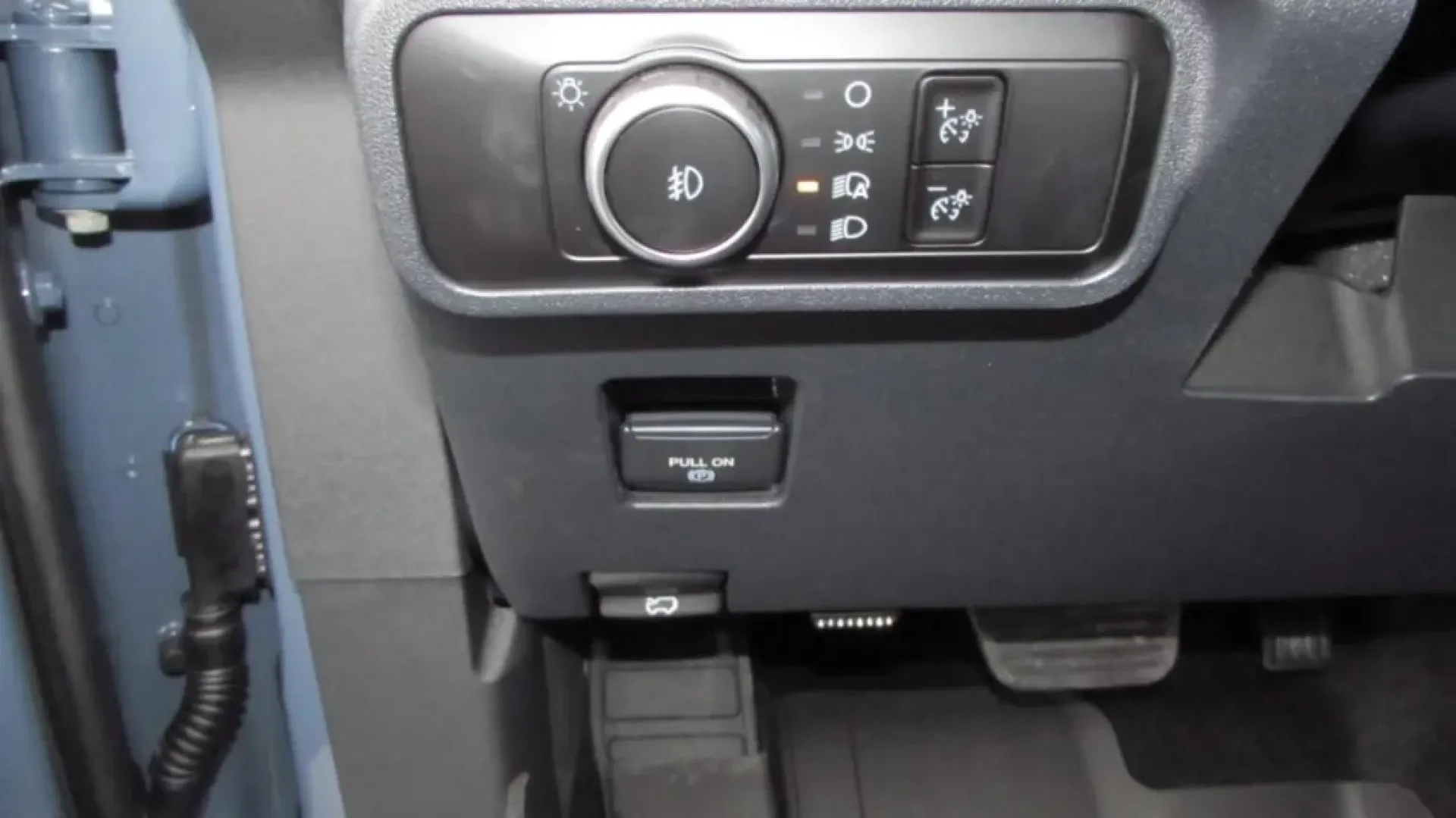 2025 /Navy Pier Ford Bronco Heritage Edition (1FMEE4DP7SL) with an 2.7L V6 engine, located at 12836 Highway 21, De Soto, MO, 63020, (636) 337-7777, 38.151867, -90.575615 - Explore the great outdoors and embark on unforgettable adventures with the 2025 Ford Bronco Heritage Edition, now available at Pettus Ford De Soto! This striking SUV, finished in a stunning Azure Gray, is perfect for individuals and families who crave a vehicle that can handle the rugged terrain and - Photo#13