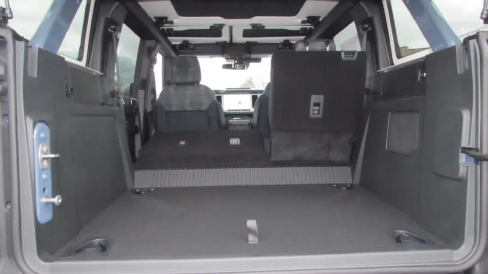 2025 /Navy Pier Ford Bronco Heritage Edition (1FMEE4DP7SL) with an 2.7L V6 engine, located at 12836 Highway 21, De Soto, MO, 63020, (636) 337-7777, 38.151867, -90.575615 - Explore the great outdoors and embark on unforgettable adventures with the 2025 Ford Bronco Heritage Edition, now available at Pettus Ford De Soto! This striking SUV, finished in a stunning Azure Gray, is perfect for individuals and families who crave a vehicle that can handle the rugged terrain and - Photo#30